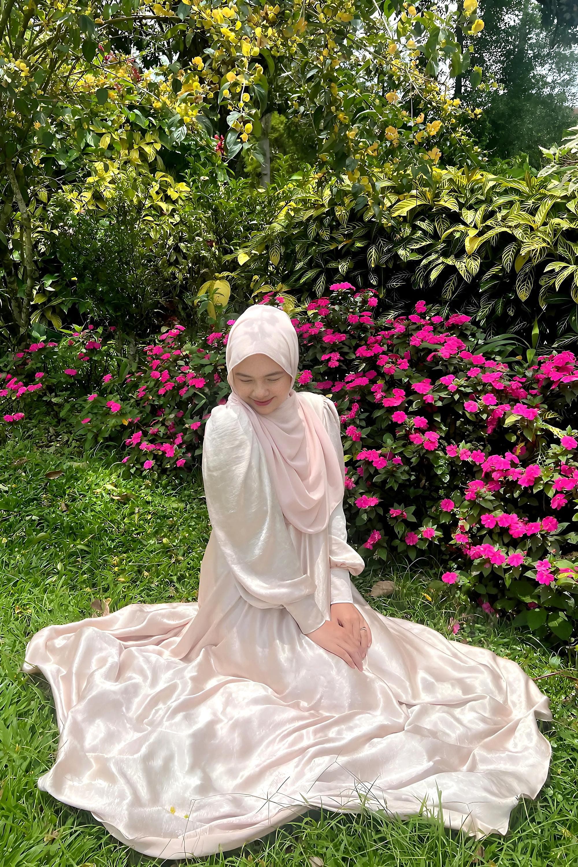 Iridescent Silk Abaya Dress and Hijab Set: Modest Bridal Outfit - image 4