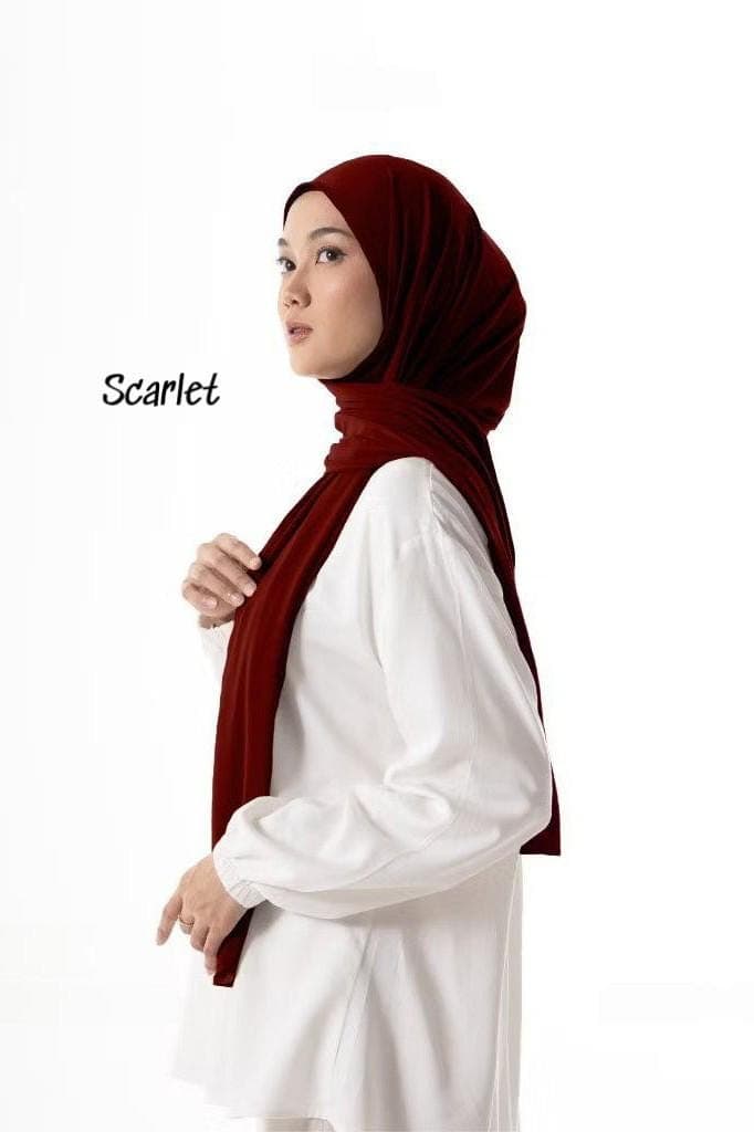 Woman wearing instant pashmina hijab in espresso brown, oval cut, made from soft wrinkle-resistant premium fabric.