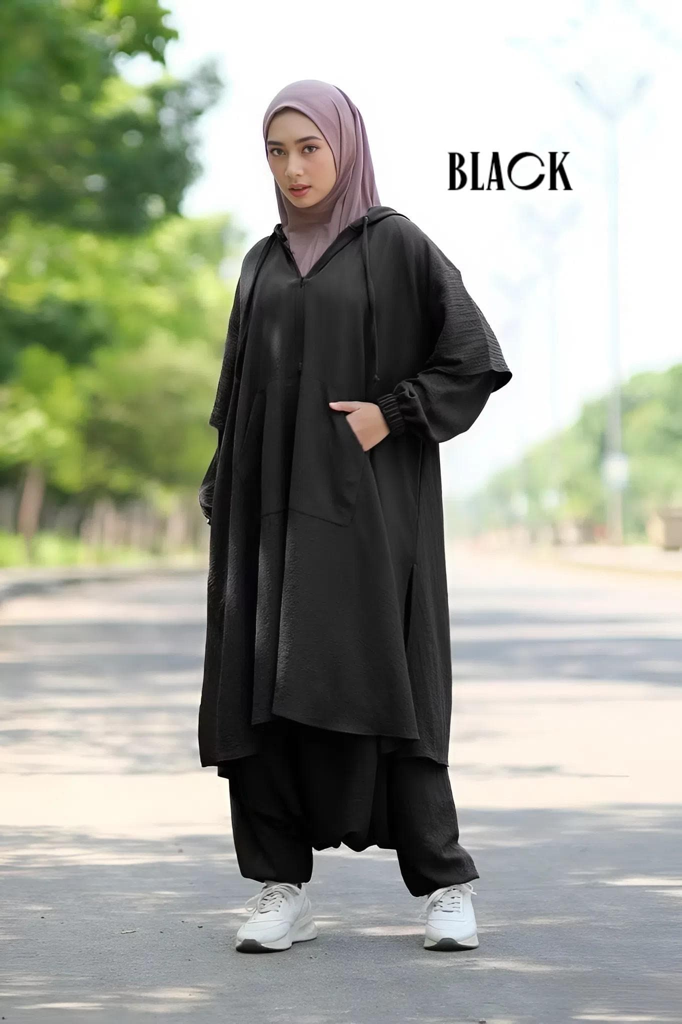 Modest activewear set for Muslim women in gray, featuring loose hoodie tunic and sirwal pants made from bubble stretch fabric, hijab-friendly design