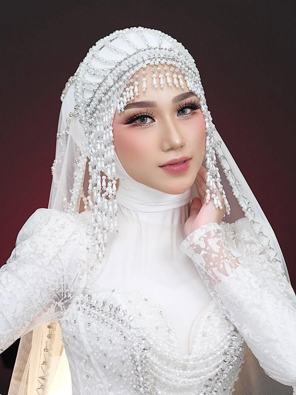 Handmade Pearl Crystal Bridal Headpiece: Elegant Muslim Wedding Hijab - image 4
