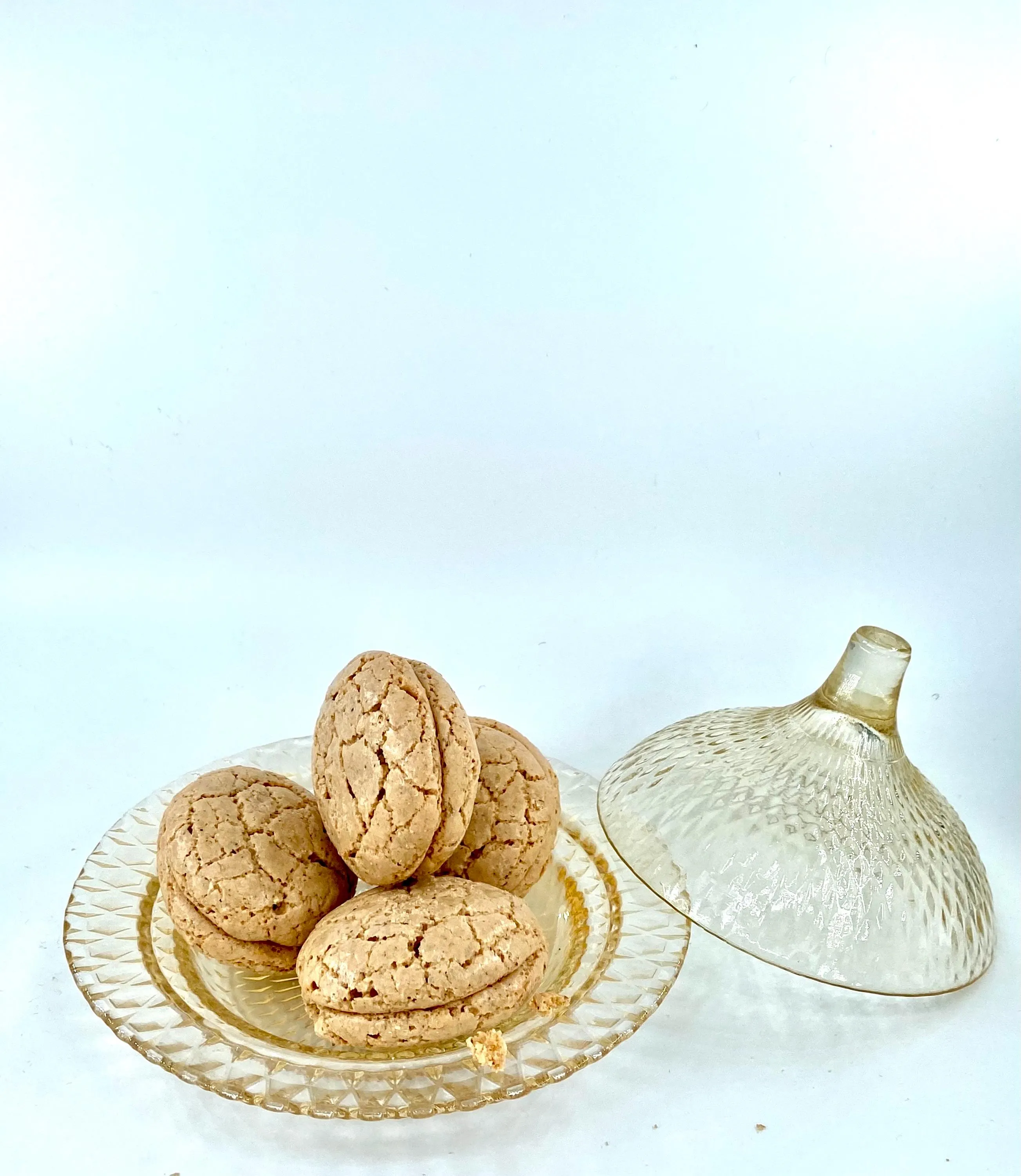 Traditional Turkish Acıbadem cookies—crispy on the outside, soft and chewy on the inside. Made with almonds and egg whites for a rich, nutty flavor. A perfect gourmet treat for tea time, special occasions, and gift boxes