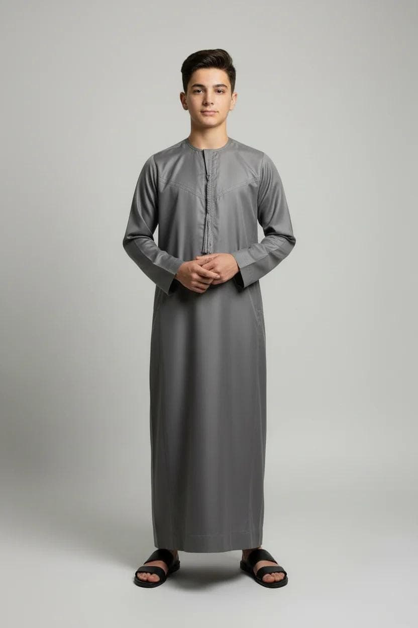 Medium Grey Thobe on Teenage Model