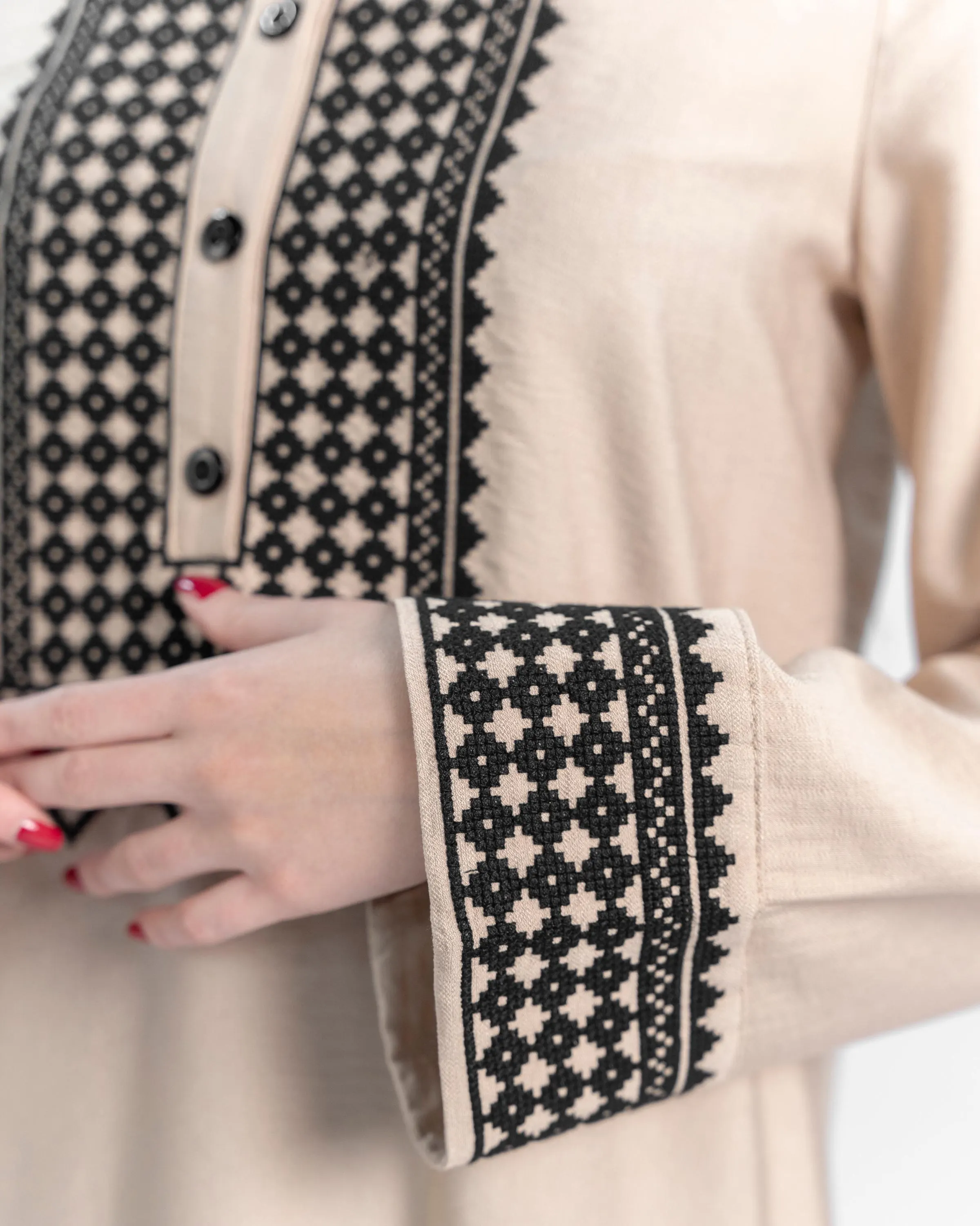 Artisanal Embroidered Sirwal Kameez – Two-Piece Set - image 4