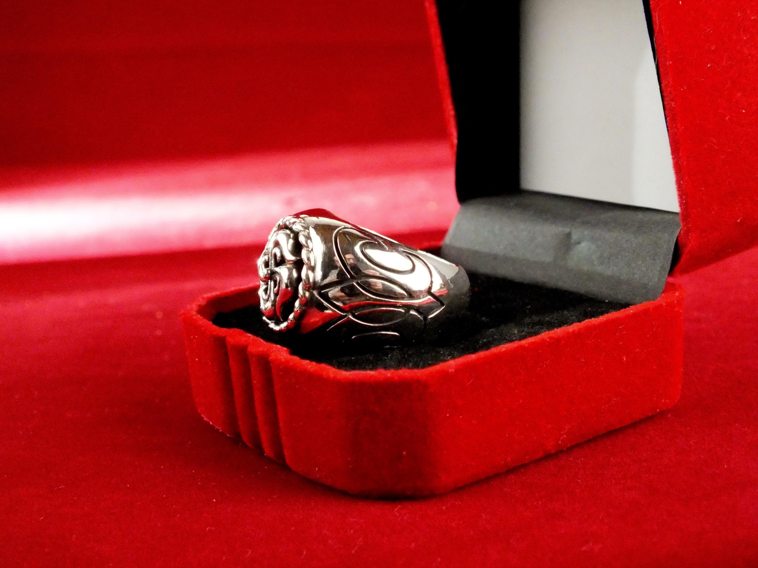 Beautiful hand made 925 sterling silver ring size 9 - image 4