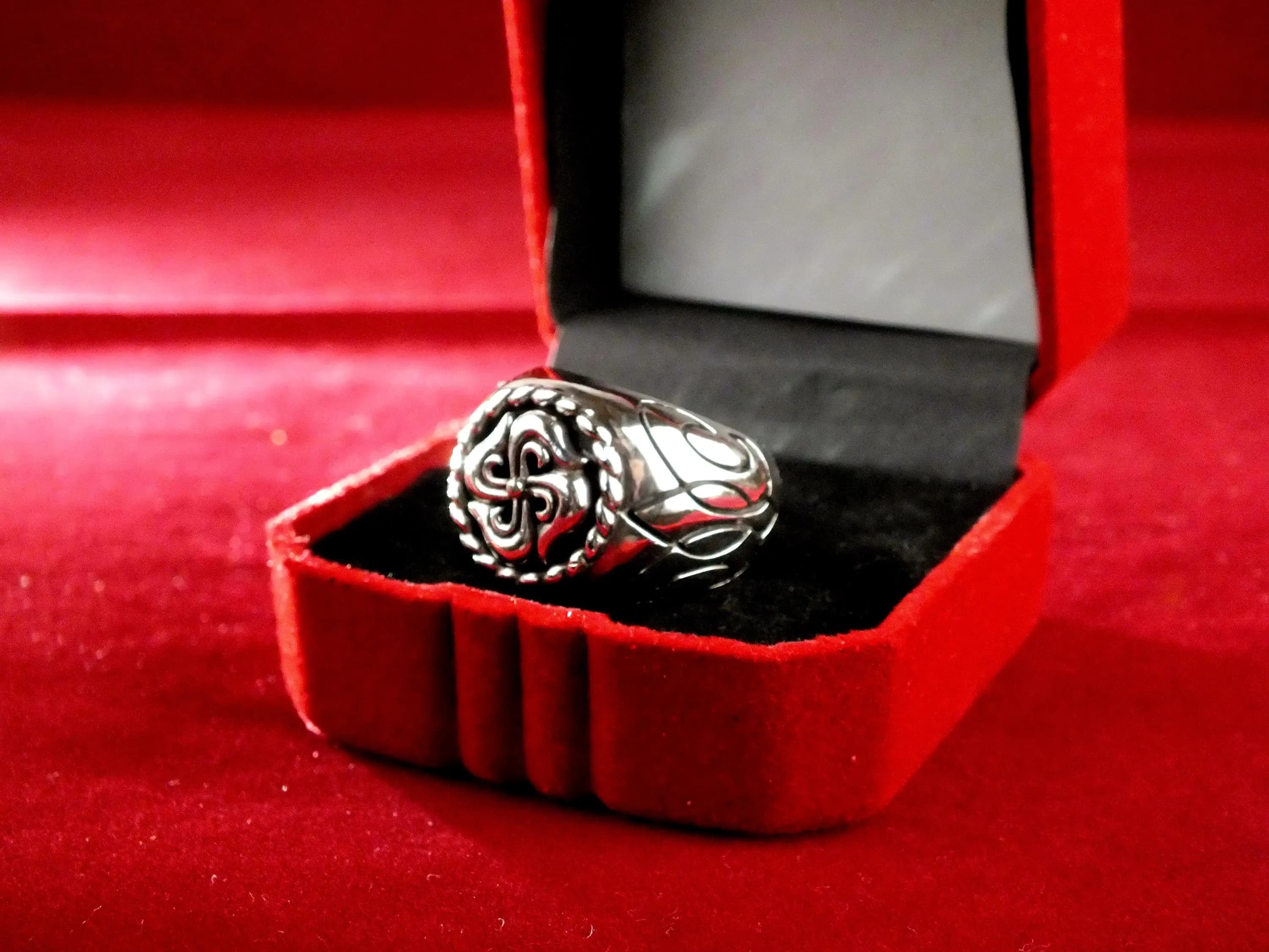 Beautiful hand made 925 sterling silver ring size 9 - image 3