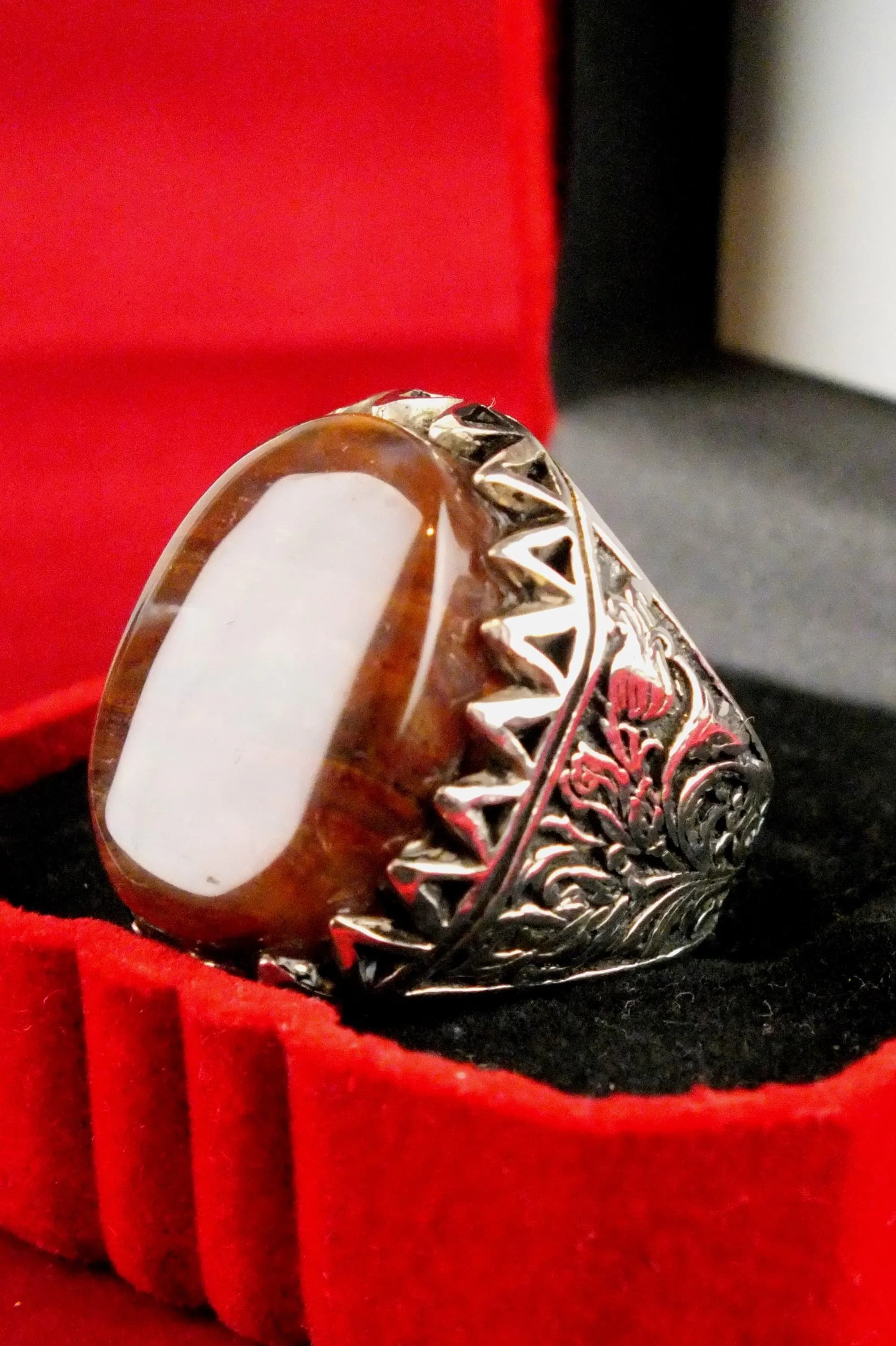 Handmade Yemeni Agate Ring, 999 Sterling Silver, Size 9