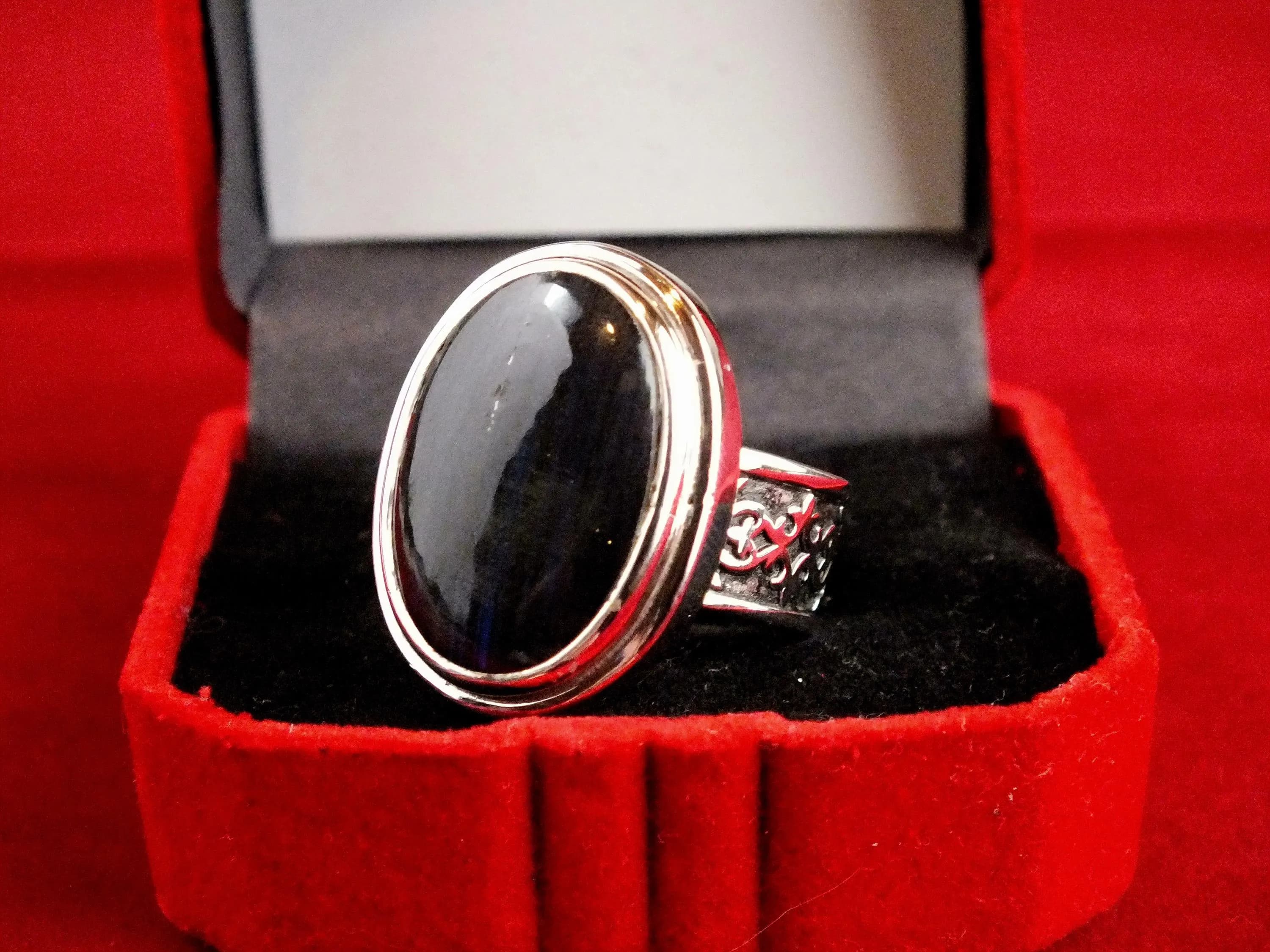 Beautiful hand made 970 silver high quality natural high quality Yemeni Iolite agate ring size 8.5