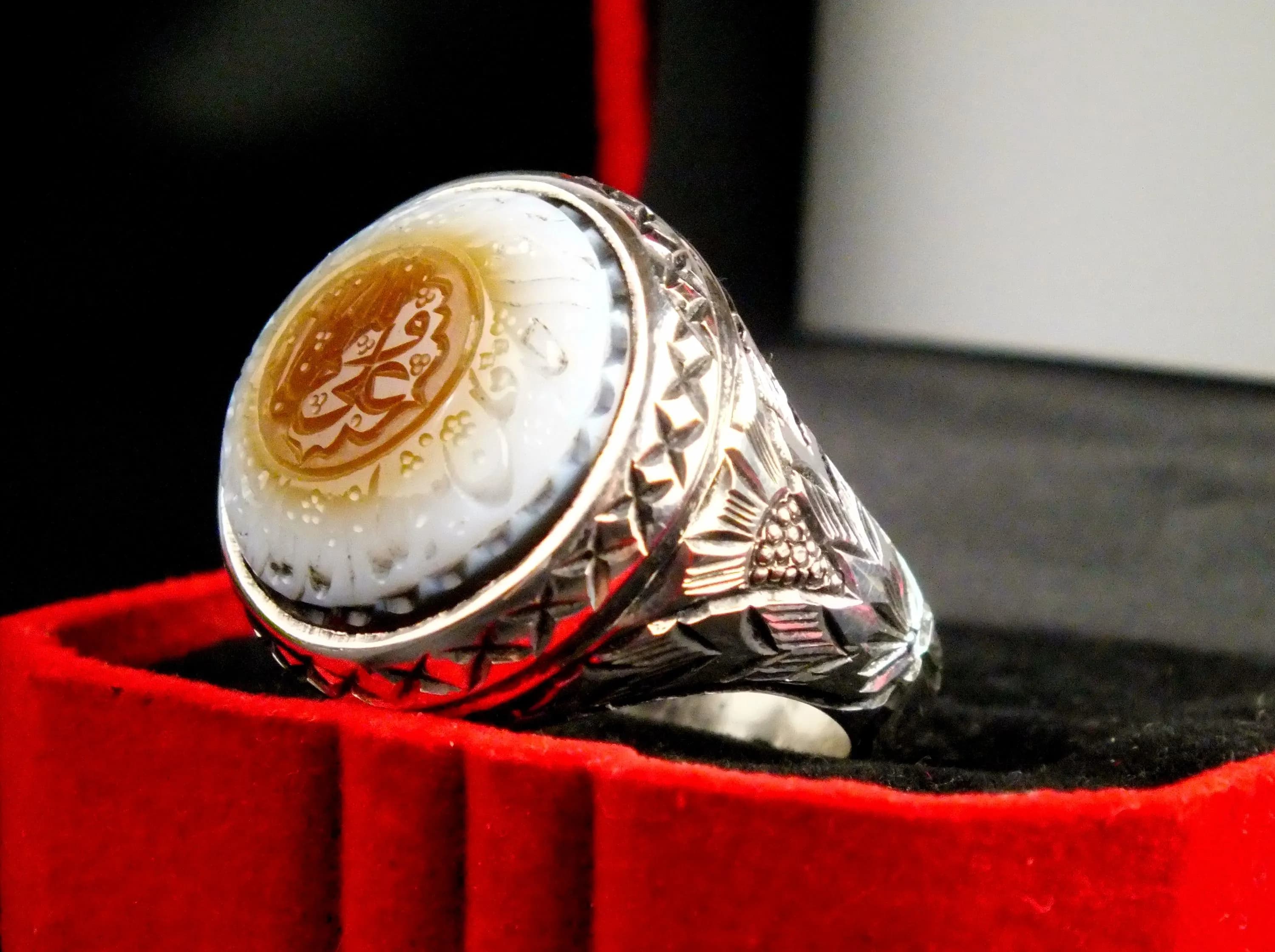 Beautiful hand made size 9.5 Bahrini 990 sterling silver with eye agate(Baqarani aqeeq) with hand made islamic scripts