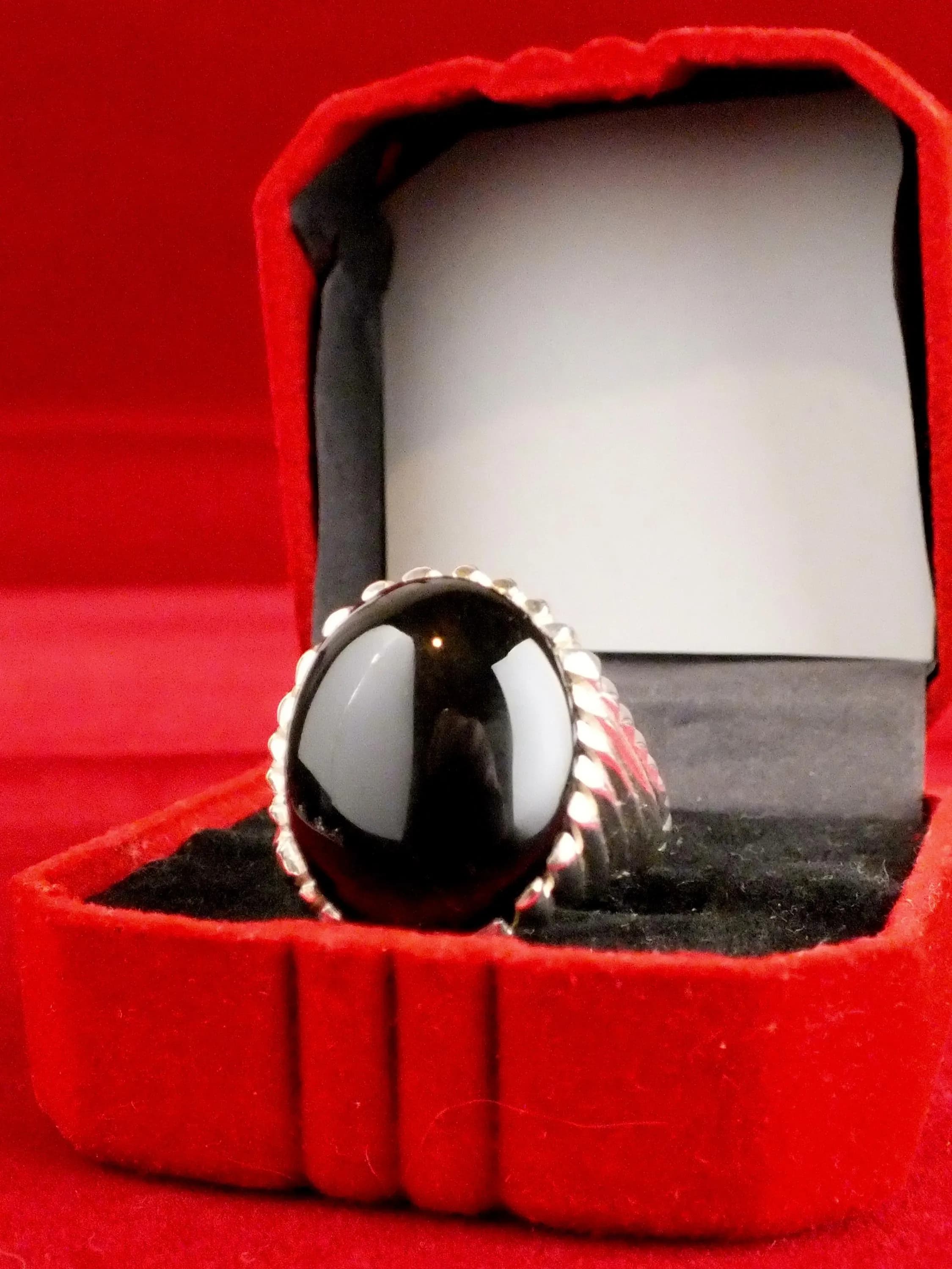 Handmade Bahraini Sterling Silver Ring, Yemeni Agate Size 9