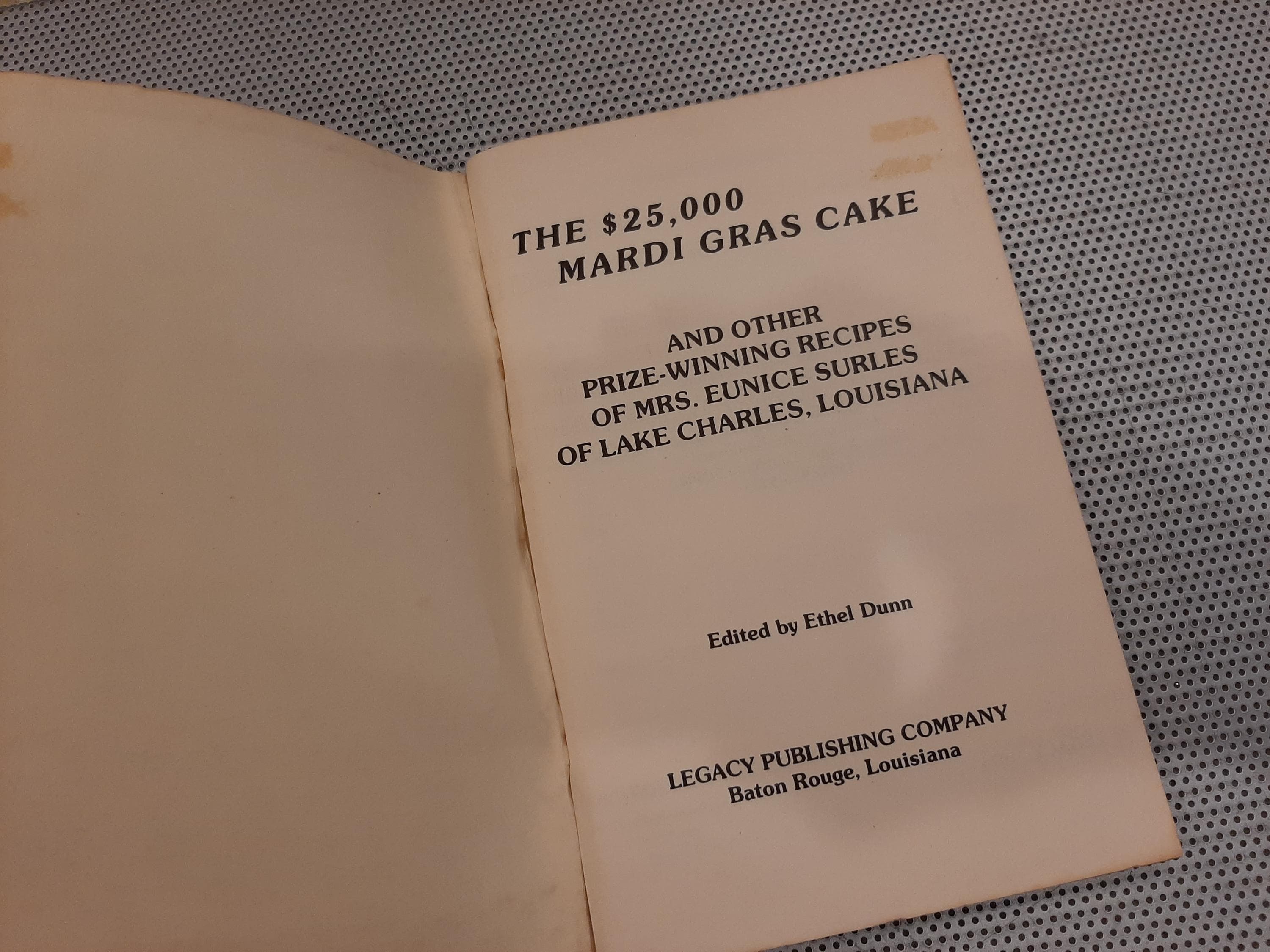 Vintage 1975 The 25,000 Thousand Dollar Mardi Gras Cake & Other Prize Winning Recipes Mrs. Eunice Surles Lake Charles, Louisiana Cookbook - image 3