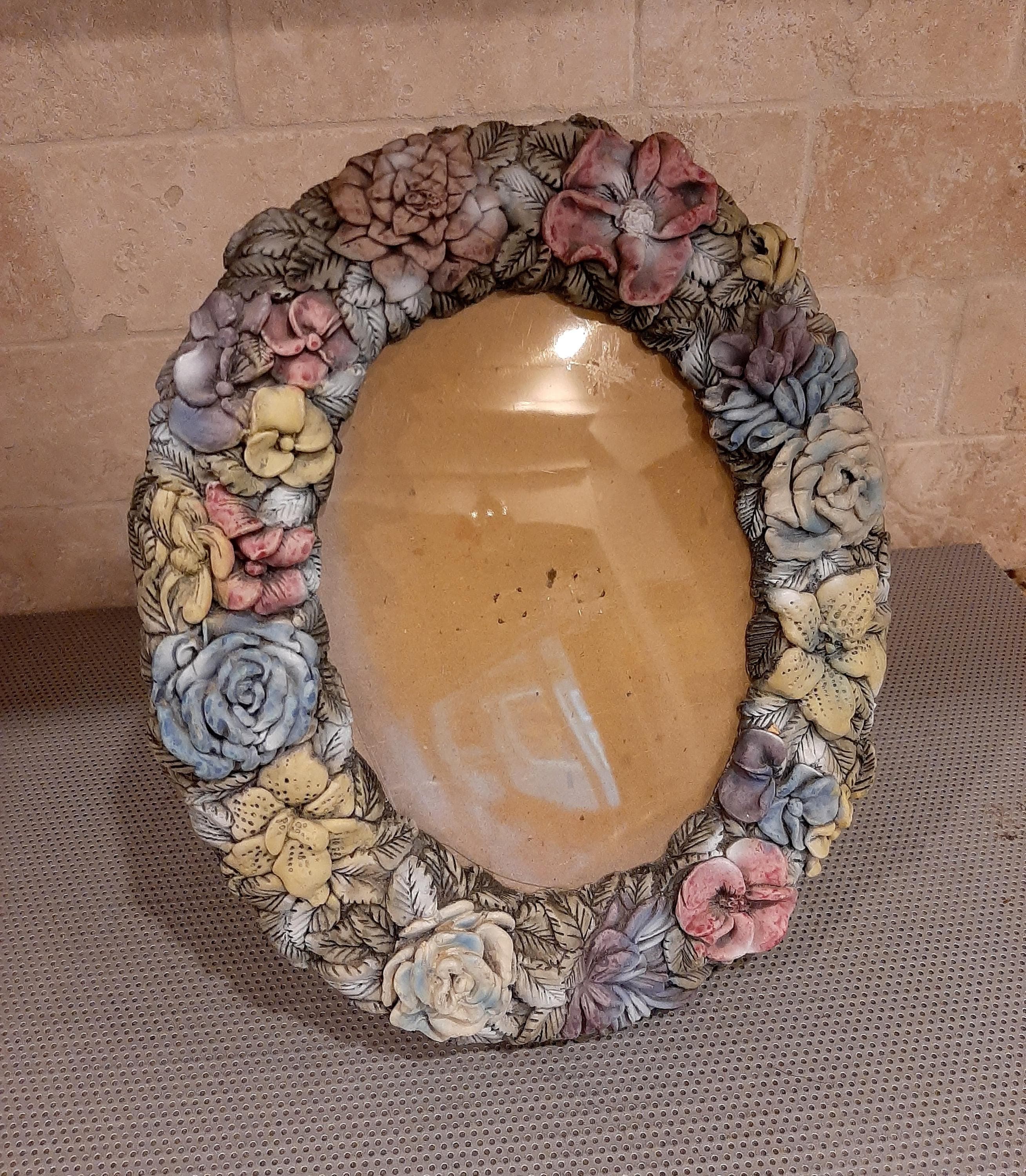 Photo Frame -  5x7 Oval Vintage Ornate Floral Resin Easel Tabletop Vertical Display Taiwan