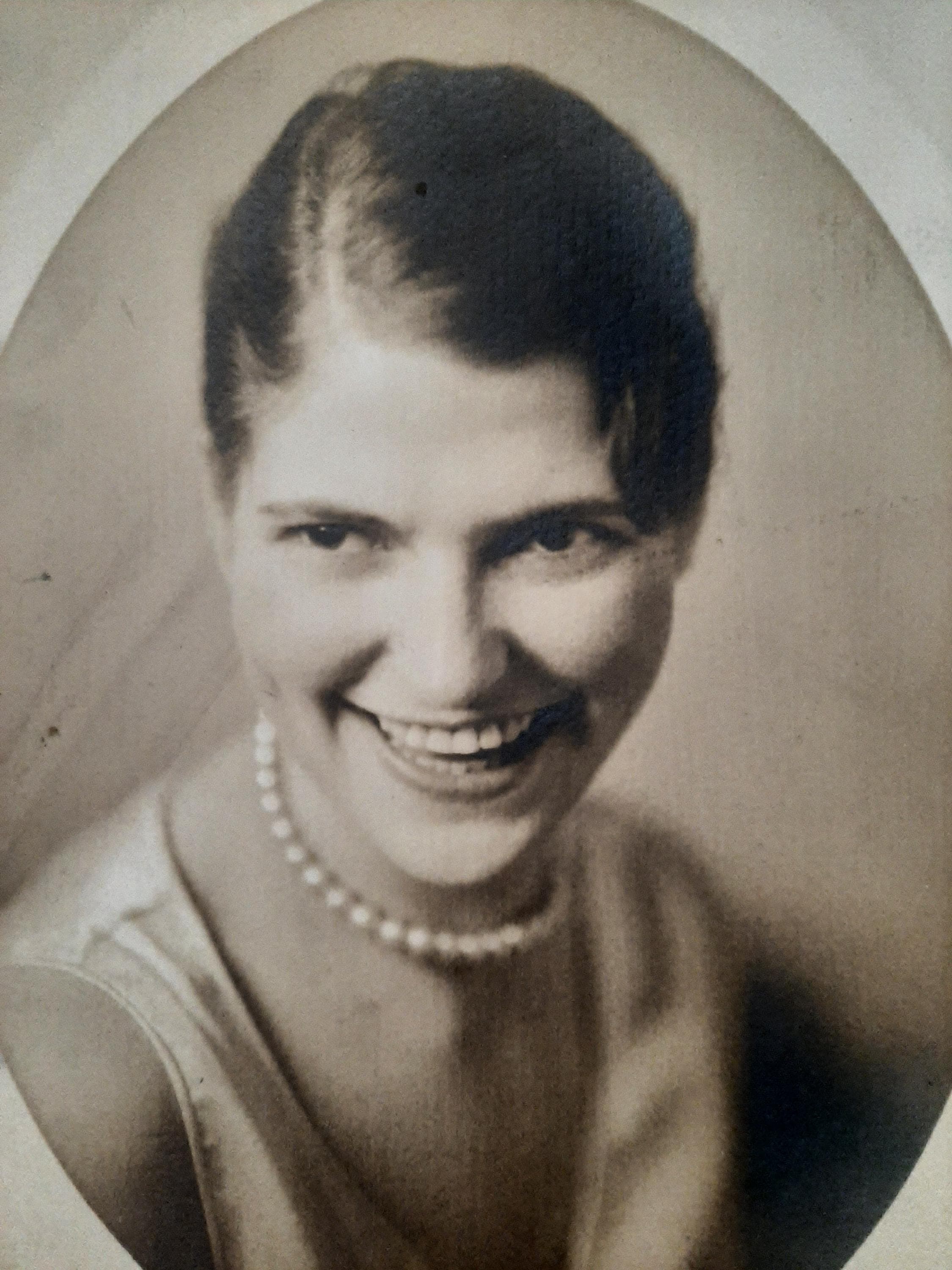 Antique Original 1920s 1930s Beautiful Laughing Joyful Flapper Girl Art Deco Pearls Sepia Tone 8 x 10 Photograph Great Gatsby - image 5