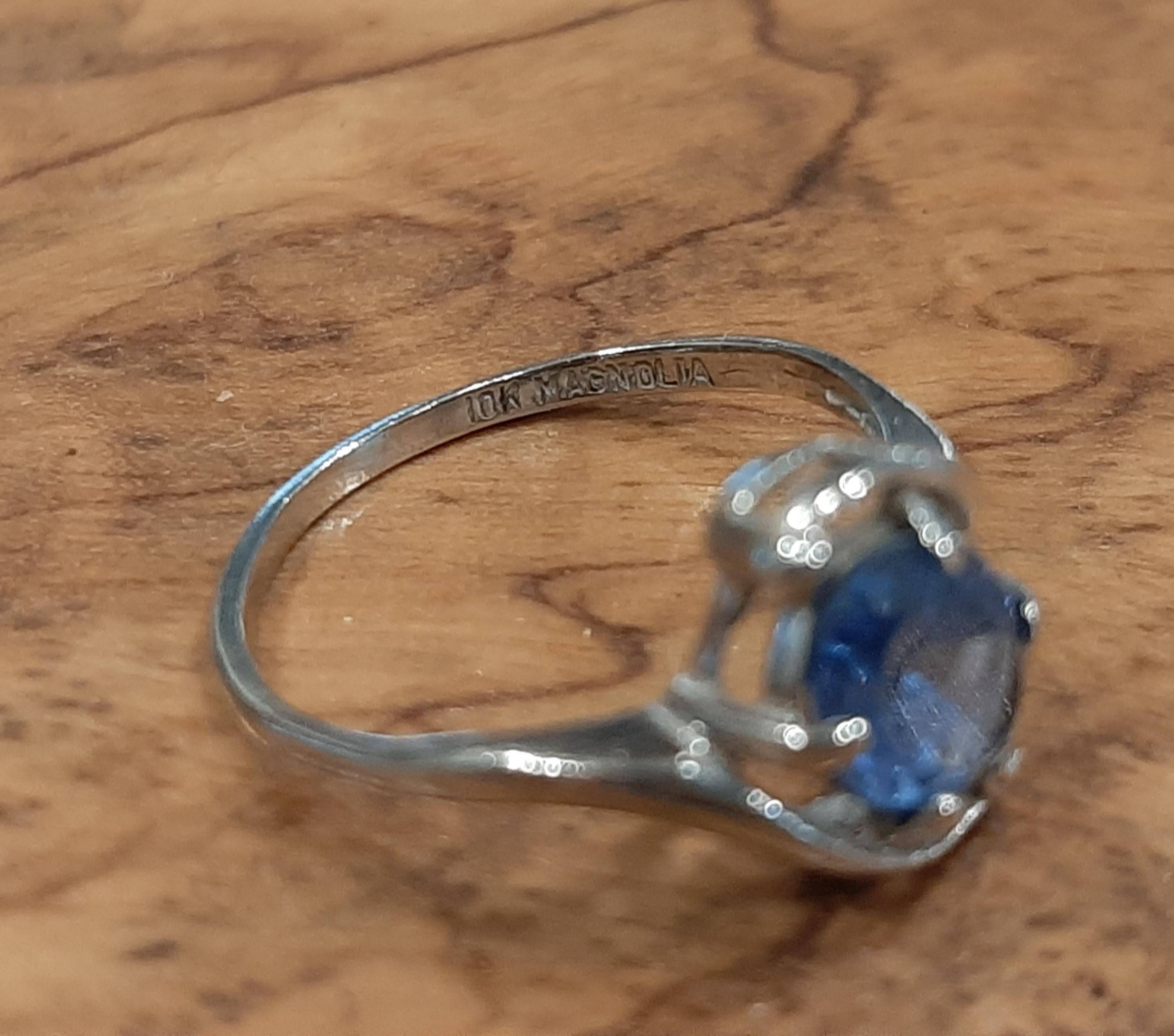 Vintage 10K White Gold Magnolia Blue Topaz Birthstone Ring, Sz. 5.75; 1.42g - image 3