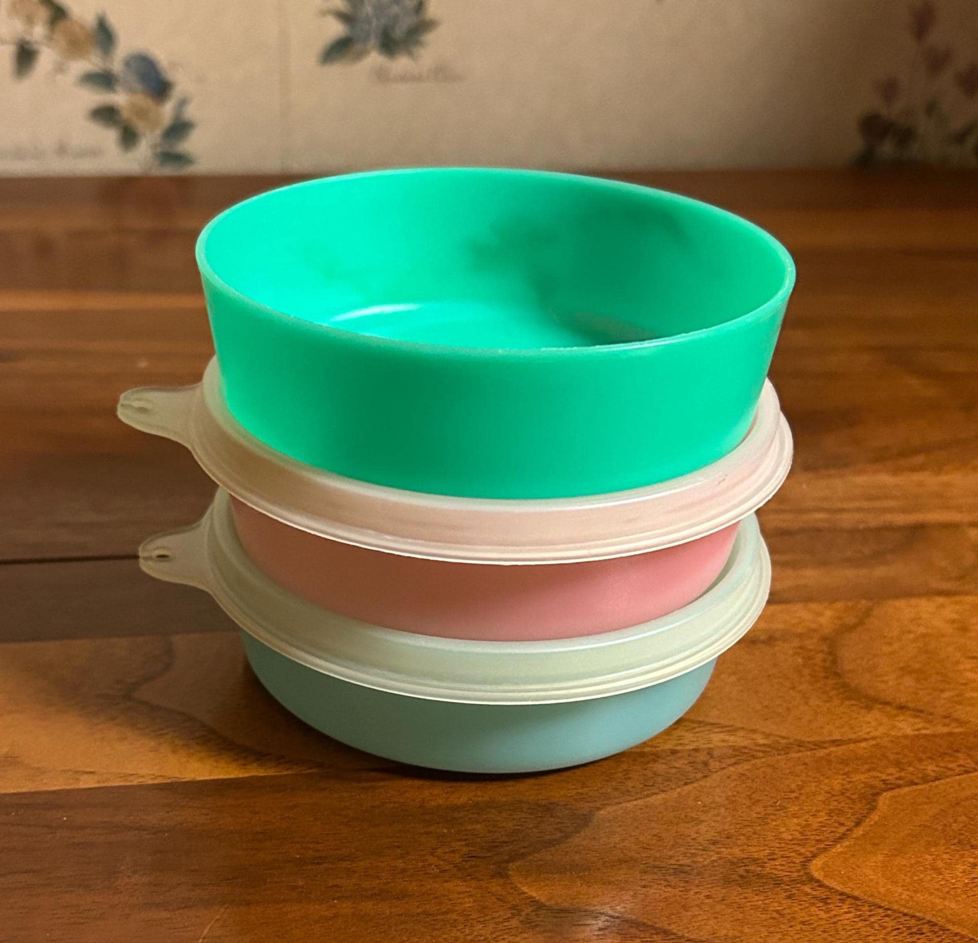 Vintage Tupperware Snack Bowls Set of 3 - Pink Green Blue with 2 Clear Lids 1286 Series