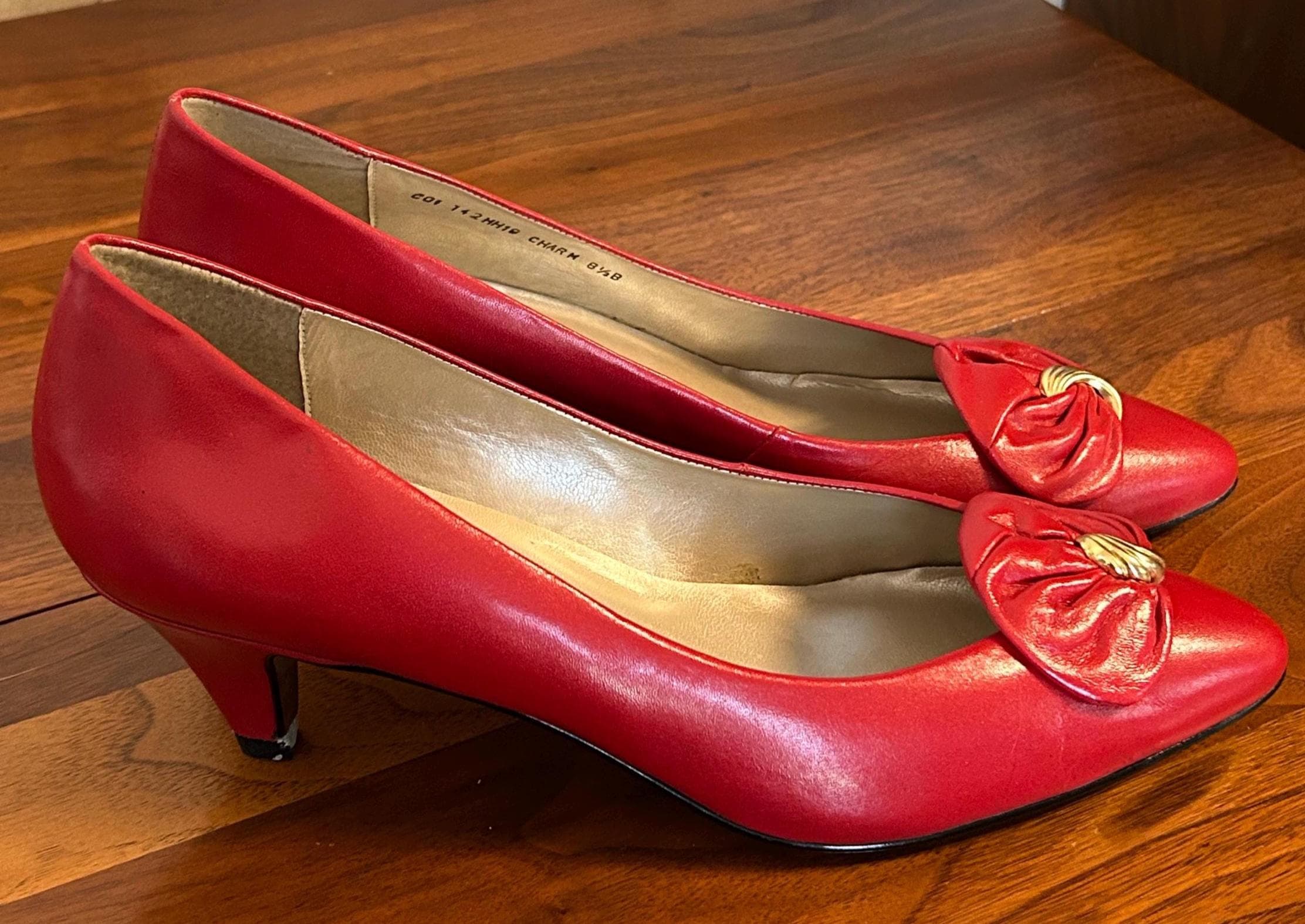 Vintage Connie Collection Red Pumps Size 8 1/2B - Bow Accent Leather Upper