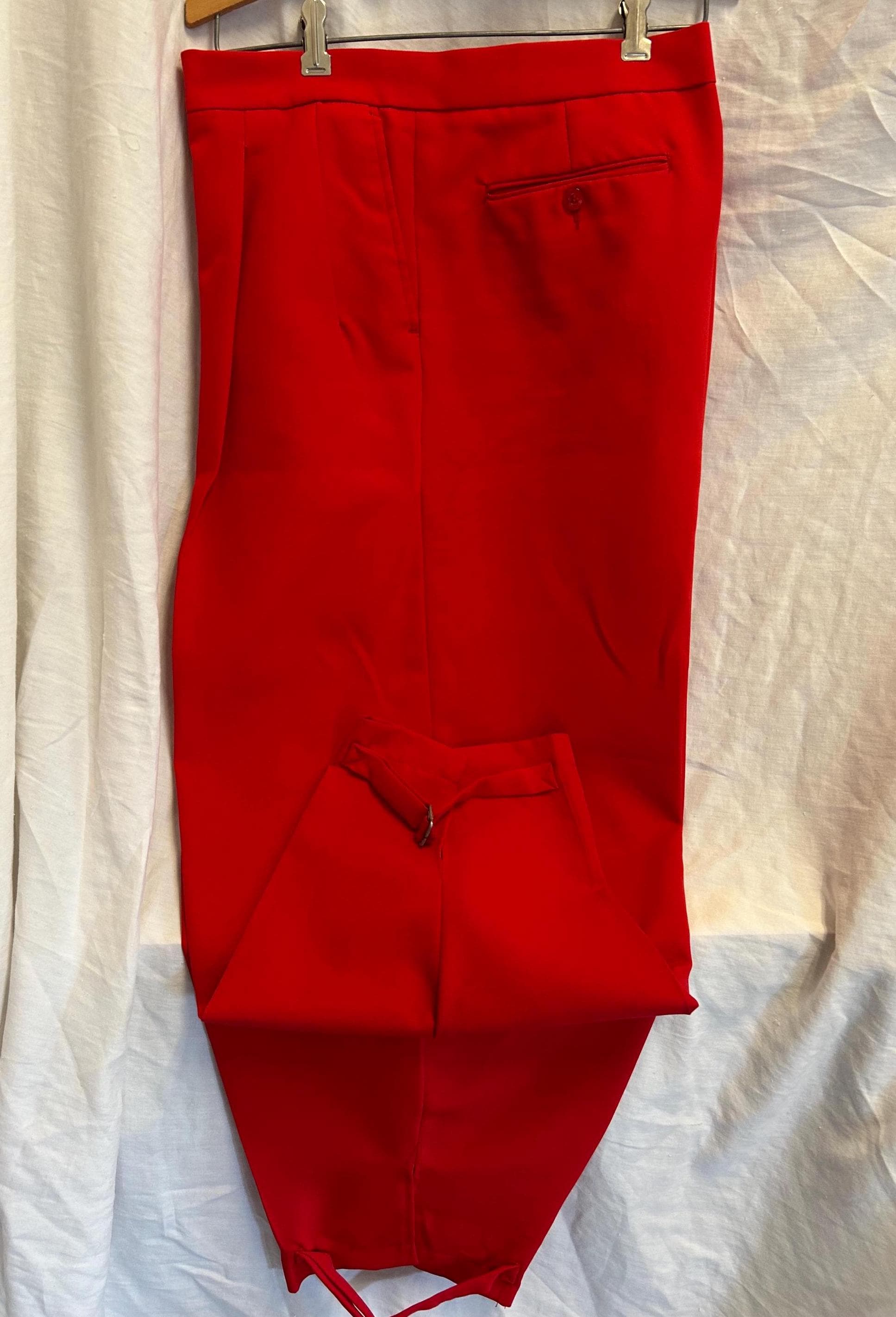 Vintage Men's Golf KNICKERS by T. Barry Knicker Co. BEAUTIFUL Bright Red golf pants Polyester Size 40 Machine Washable Made in the USA