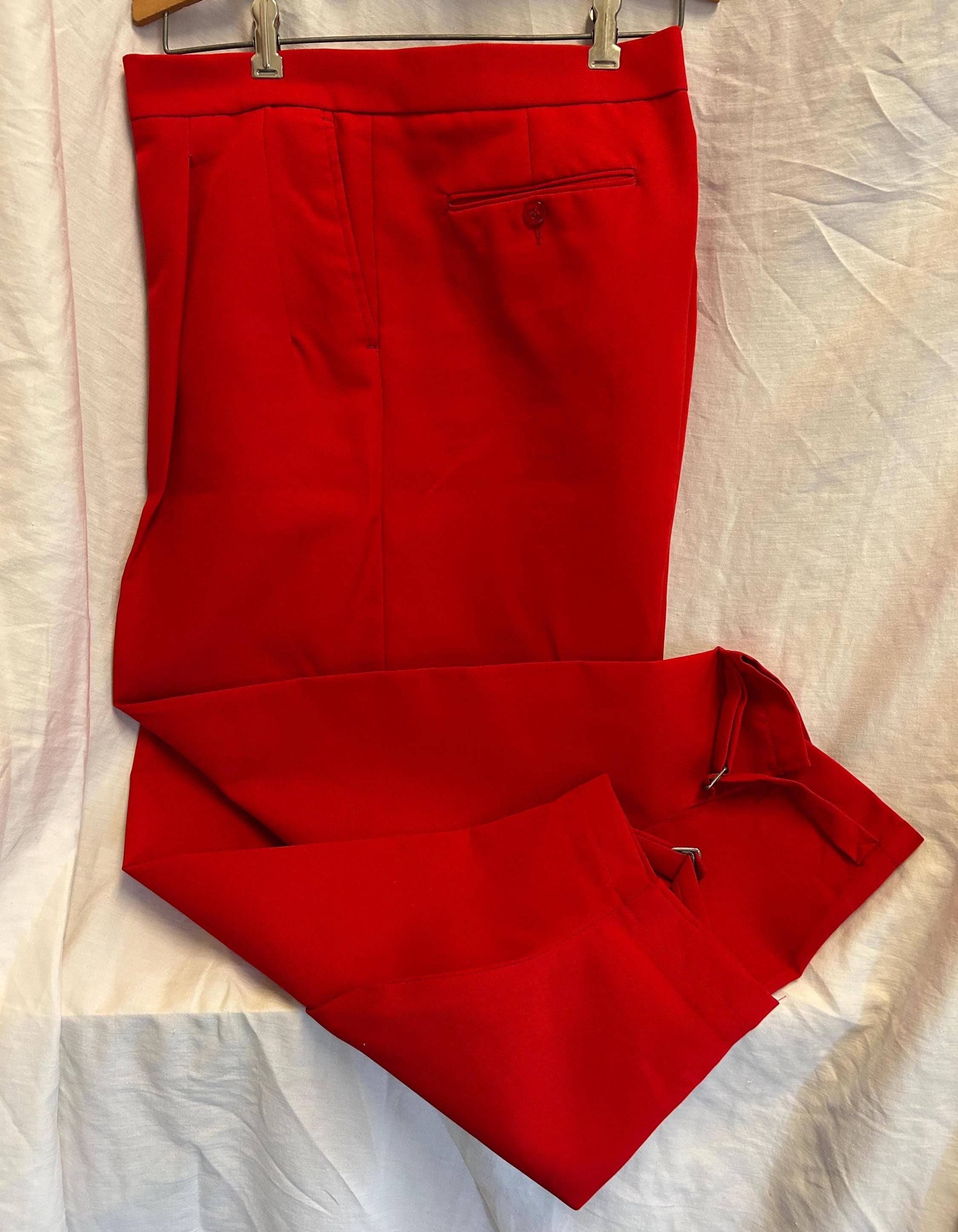 Vintage Men's Golf KNICKERS by T. Barry Knicker Co. BEAUTIFUL Bright Red golf pants Polyester Size 40 Machine Washable Made in the USA