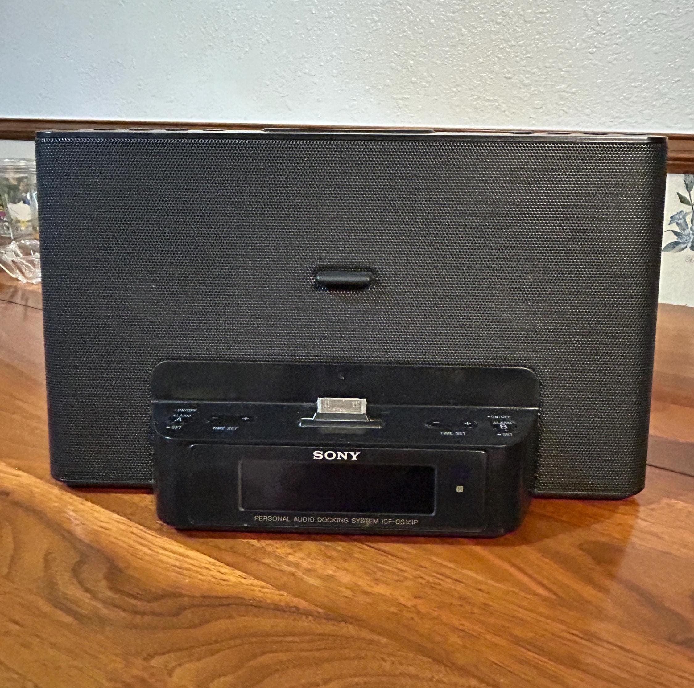 Vintage Sony Dream Machine iPhone Dock Clock Radio ICF-CS15iP Alarm Speaker