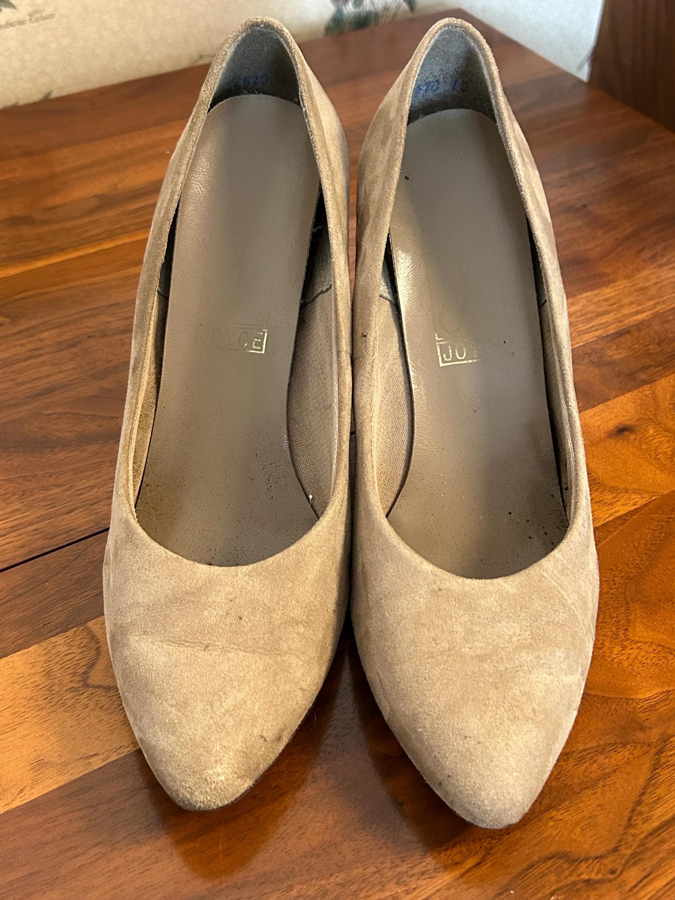Vintage Suede Pumps Size 8 1/2 - Neutral Tan Classic Heels Dress Shoes