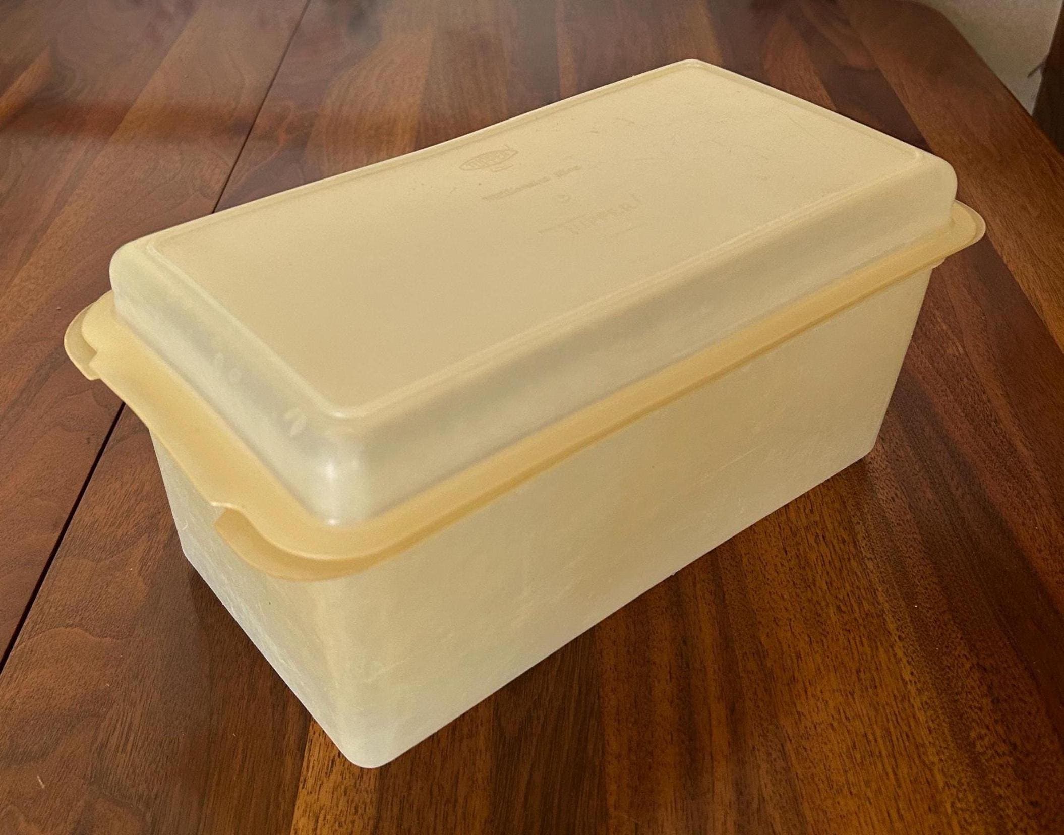 Vintage Tupperware Millionaire Line Bread Keeper Cracker Box 10"