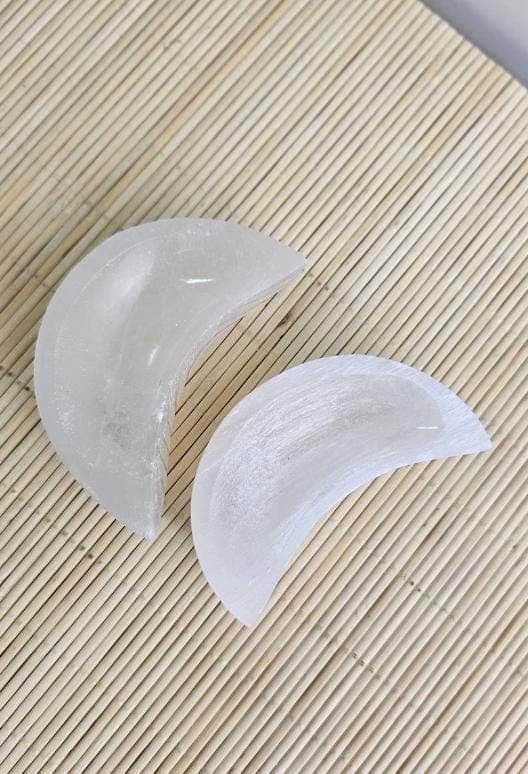Handmade Selenite Moon Bowl: Moroccan Crystal Storage (6cm) - image 4