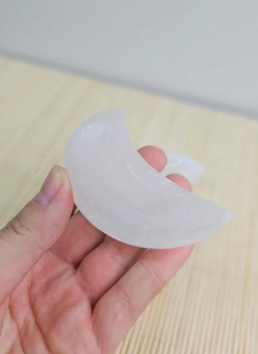 Handmade Selenite Moon Bowl: Moroccan Crystal Storage (6cm) - image 3