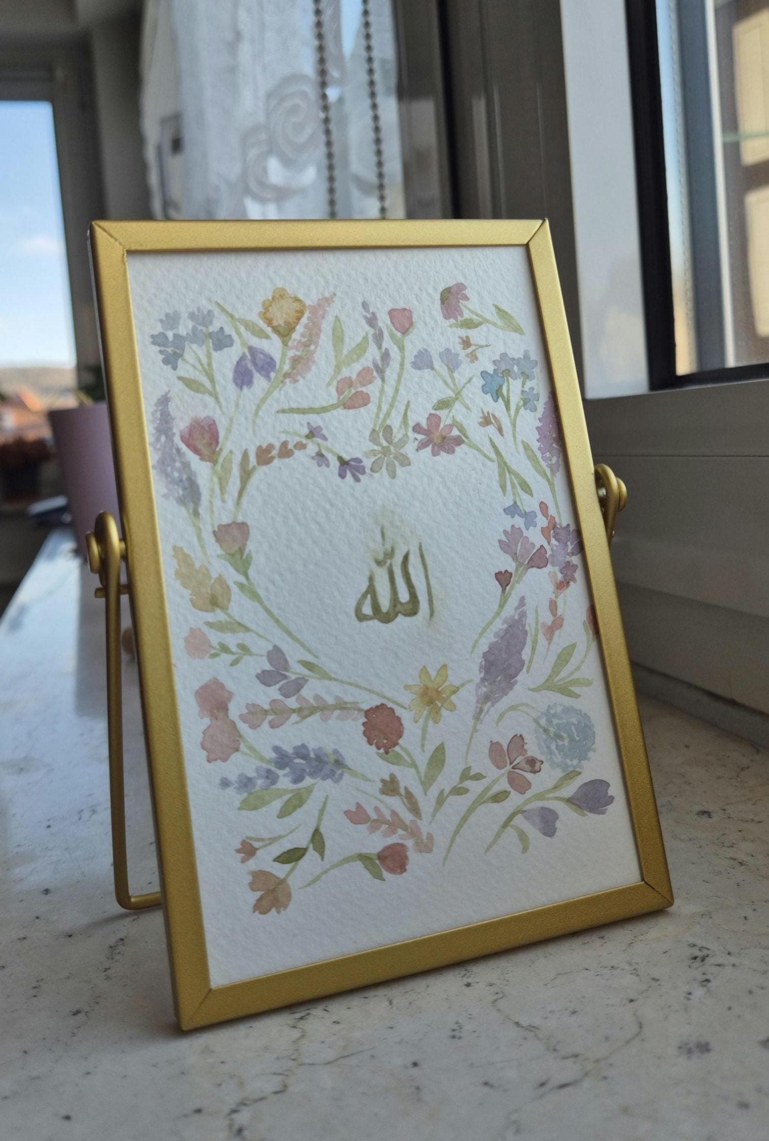 Handgemaltes Aquarellbild "Allah" | Islamische Blumenkunst | Herzförmiges Design |  handgemalter Blumenrahmen | kein Druck | bunte Blumen - image 4