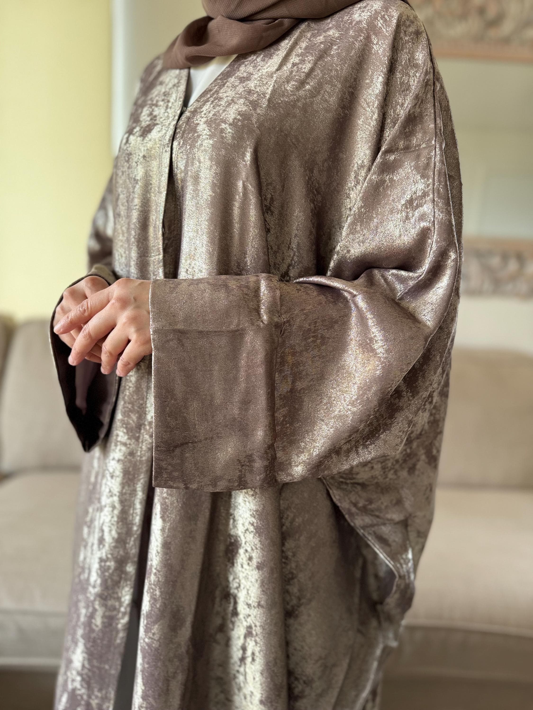 Metallic Batwing Abaya Set: 4-Piece Occasion Abaya - image 3