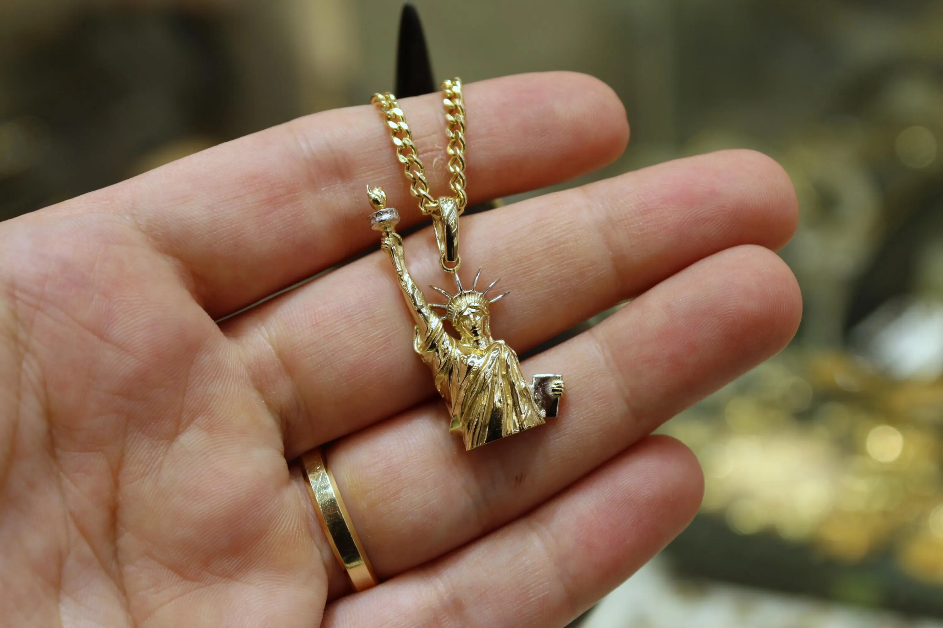 14K Gold Statue Of Liberty Pendant, 14K USA New York Necklace, Liberty Pendant Gold, New York Symbol Necklace, Freedom Symbol, Gift for Her - image 3