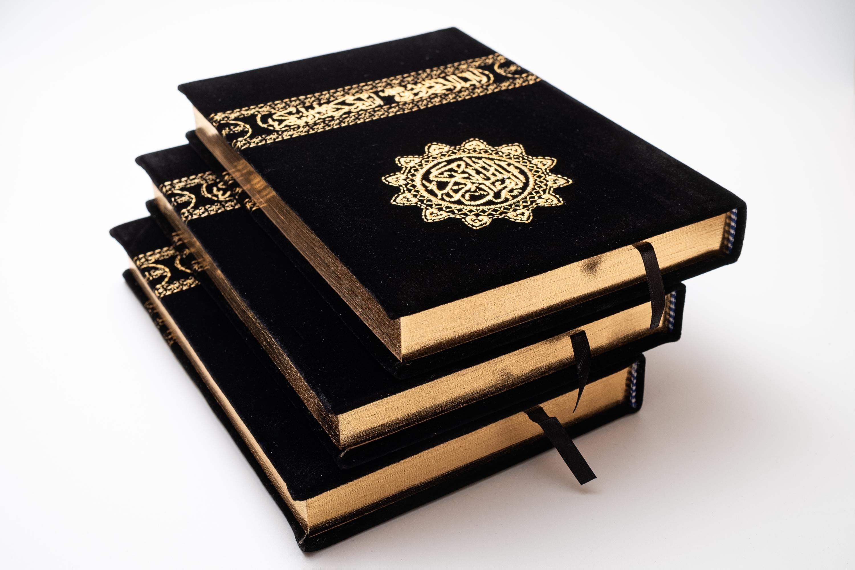 Qur’an Arabic Kaaba Velvet with Gold Embroidery - image 4