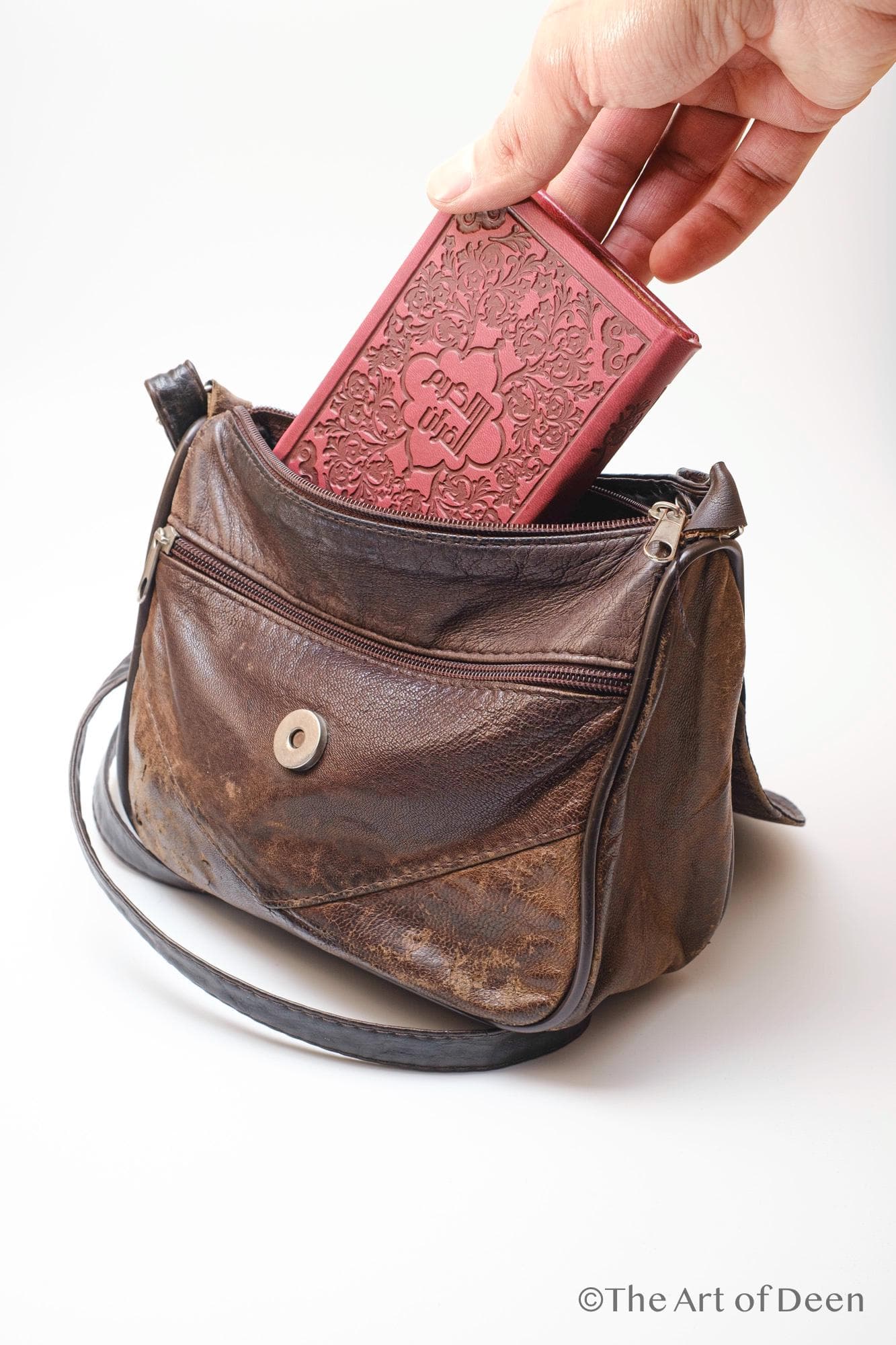 Pocket-Size Travel Qur’an – Arabic Uthmani Script | Leather-Feel Embossed Cover (8x12cm)