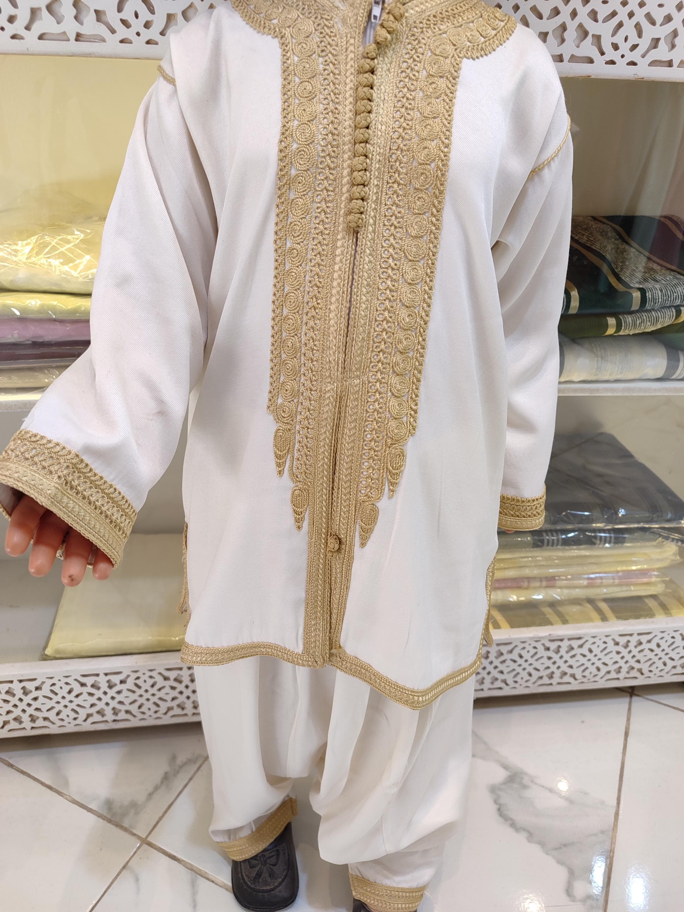 Celebrate special occasions with this luxurious jabador for men, designed for modern elegance and traditional charm. Perfect for wedding ceremonies, Eid gatherings, or formal traditional outfits, this Moroccan jabador men is a stylish choice for men who appreciate culture. Available in neutral and bold tones, it makes a refined statement for fathers, grooms, or anyone embracing their Moroccan roots.