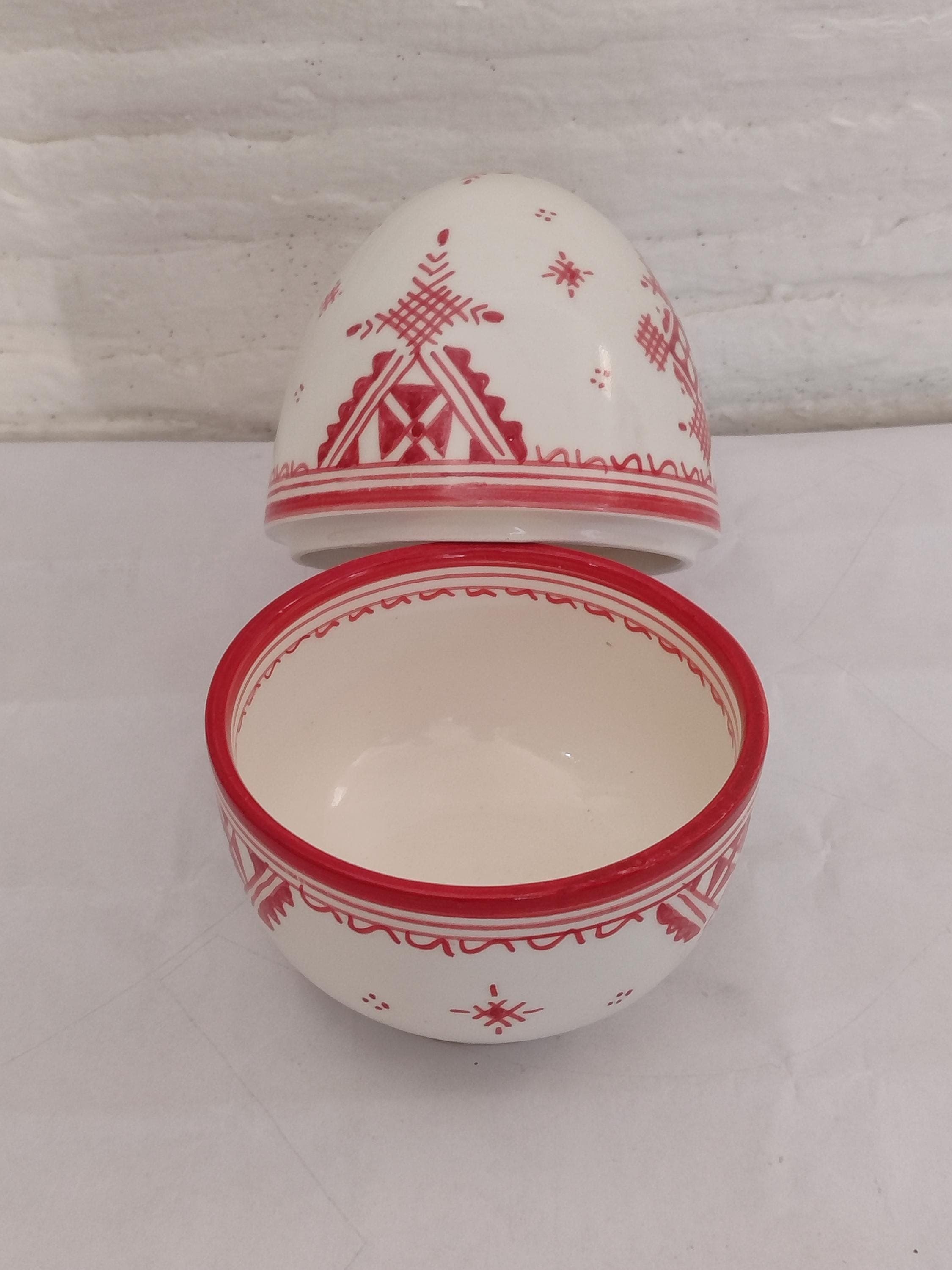 Own a piece of Moroccan history with this authentic tamegroute pottery piece. Crafted in the style of a classic vintage taoute, this decorative bowl is made from natural clay pottery and finished with the distinctive green glaze of the Tamegroute region. This Moroccan handmade pottery item is a true work of cultural art, reflecting centuries of artisan tradition. Use it as a fruit bowl, a centerpiece bowl, or simply as a stunning piece of Moroccan decor that tells a story.