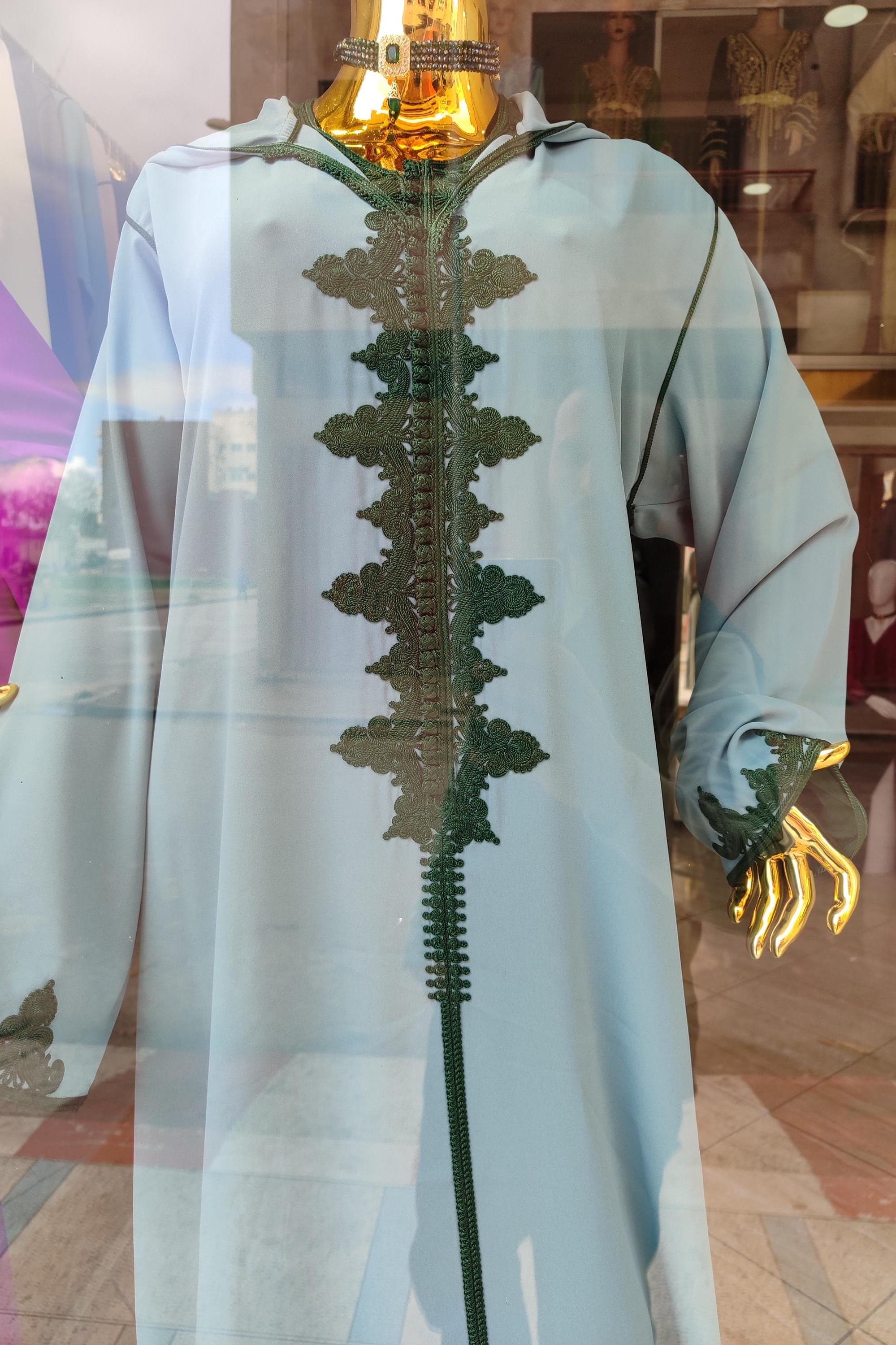 Discover the beauty of this handcrafted Moroccan outfit, designed for Ramadan, Eid, and special occasions. This long sleeve Djellaba combines traditional charm with contemporary style, making it a must-have for any modest wardrobe. A trendy Jelaba, perfect as an Arabic gift, maternity wear, or a sophisticated birthday surprise.