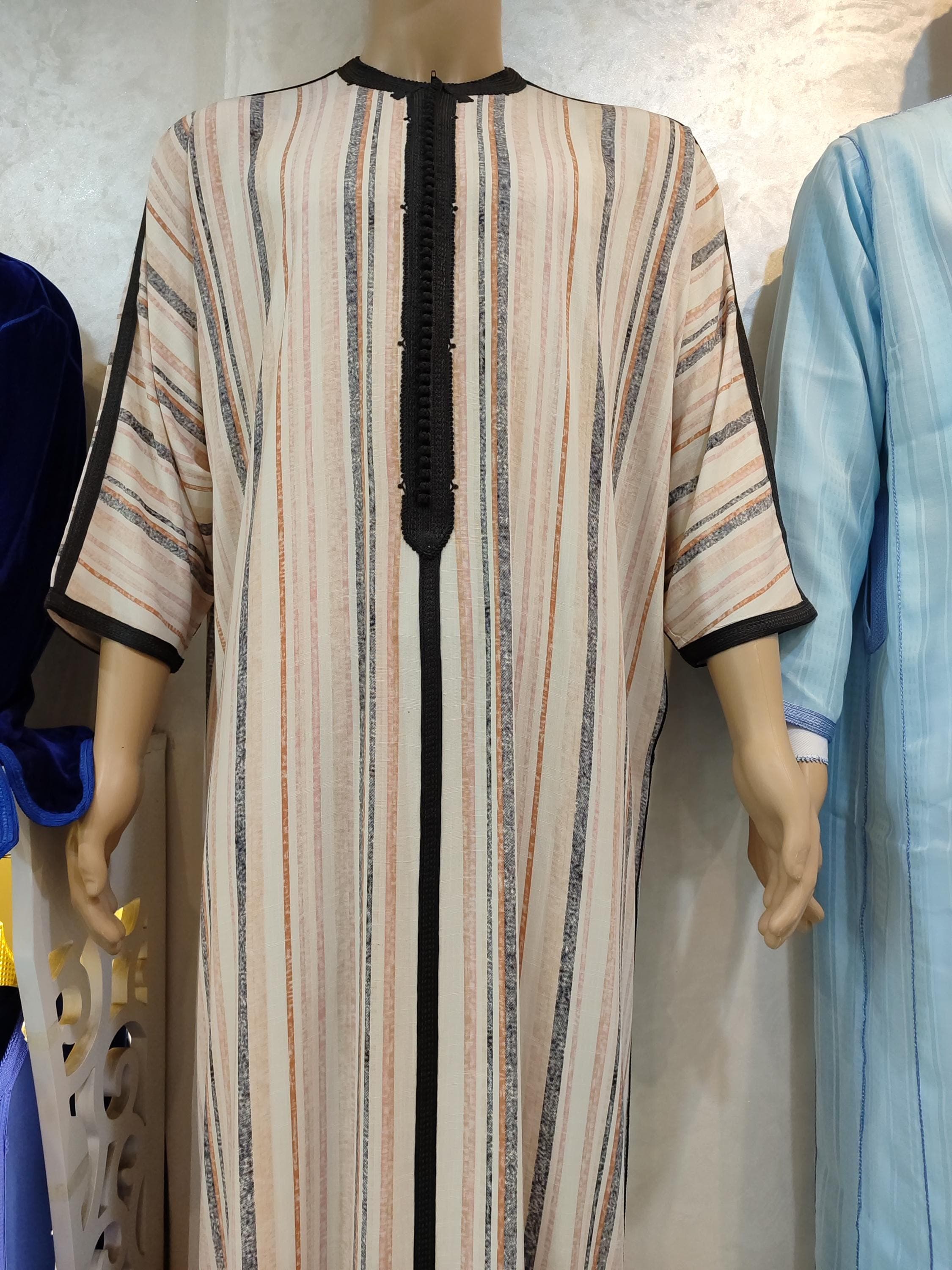 Discover cultural richness with this authentic Palestine thobe and gandoura fusion. Whether you're attending a special occasion or seeking spiritual comfort, this handmade thobe is a masterpiece of artisanal design. Its soft fabric and refined embroidery make it suitable as a muslim men thobe, while the cut ensures elegance for everyday use. Also perfect as a linen kaftan for man in warm seasons.