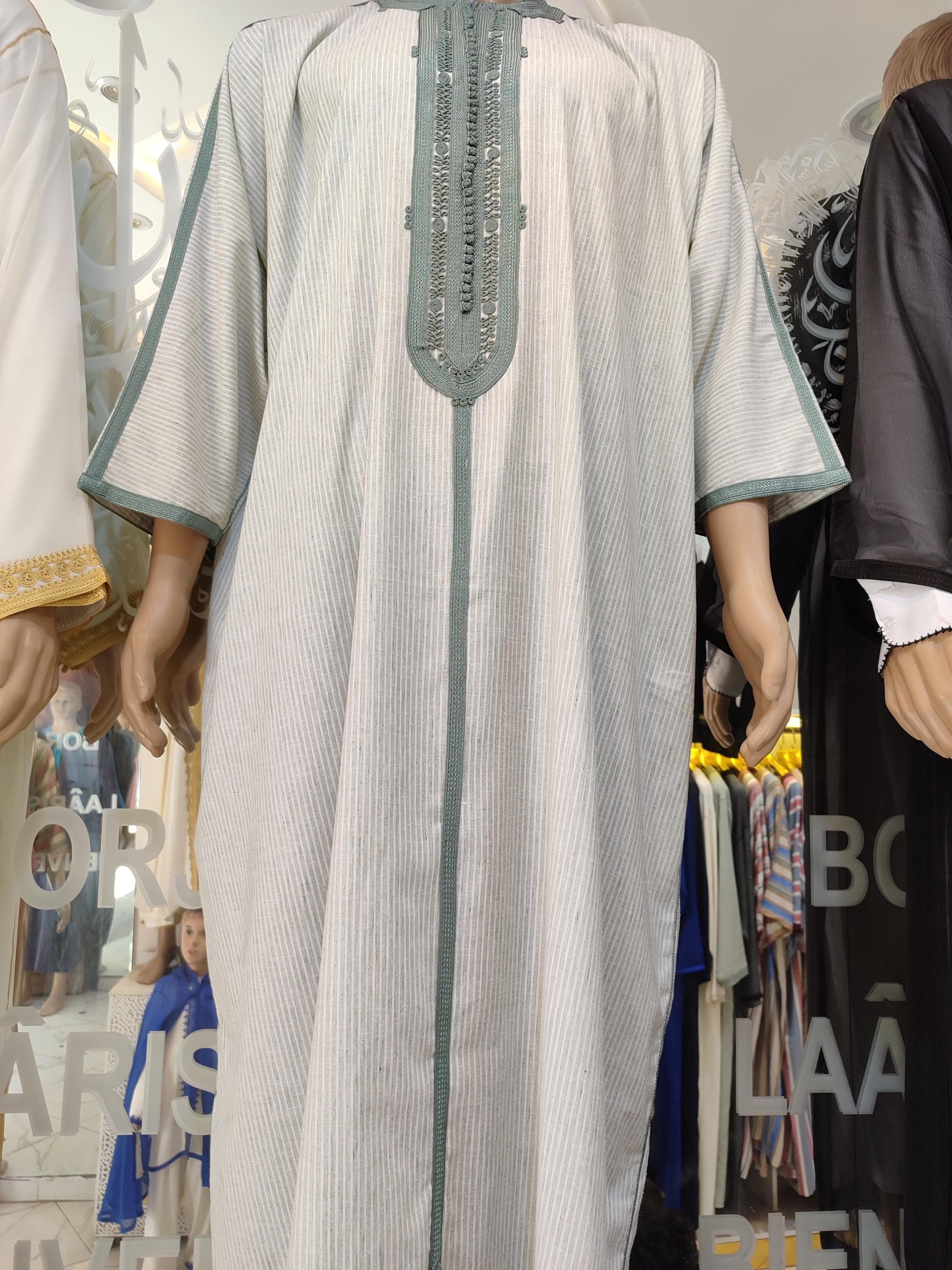 This Moroccan gandoura for men showcases beautiful gandoura embroidery along the placket and cuffs, highlighting authentic Moroccan textile artistry. The lightweight fabric and loose thobe cut make it perfect as a Muslim long kurta for summer months or warm climates. Designed as both an Islamic prayer dress and stylish Arabic dress, this gandoura marocaine features a tailored neckline and side vents for enhanced comfort