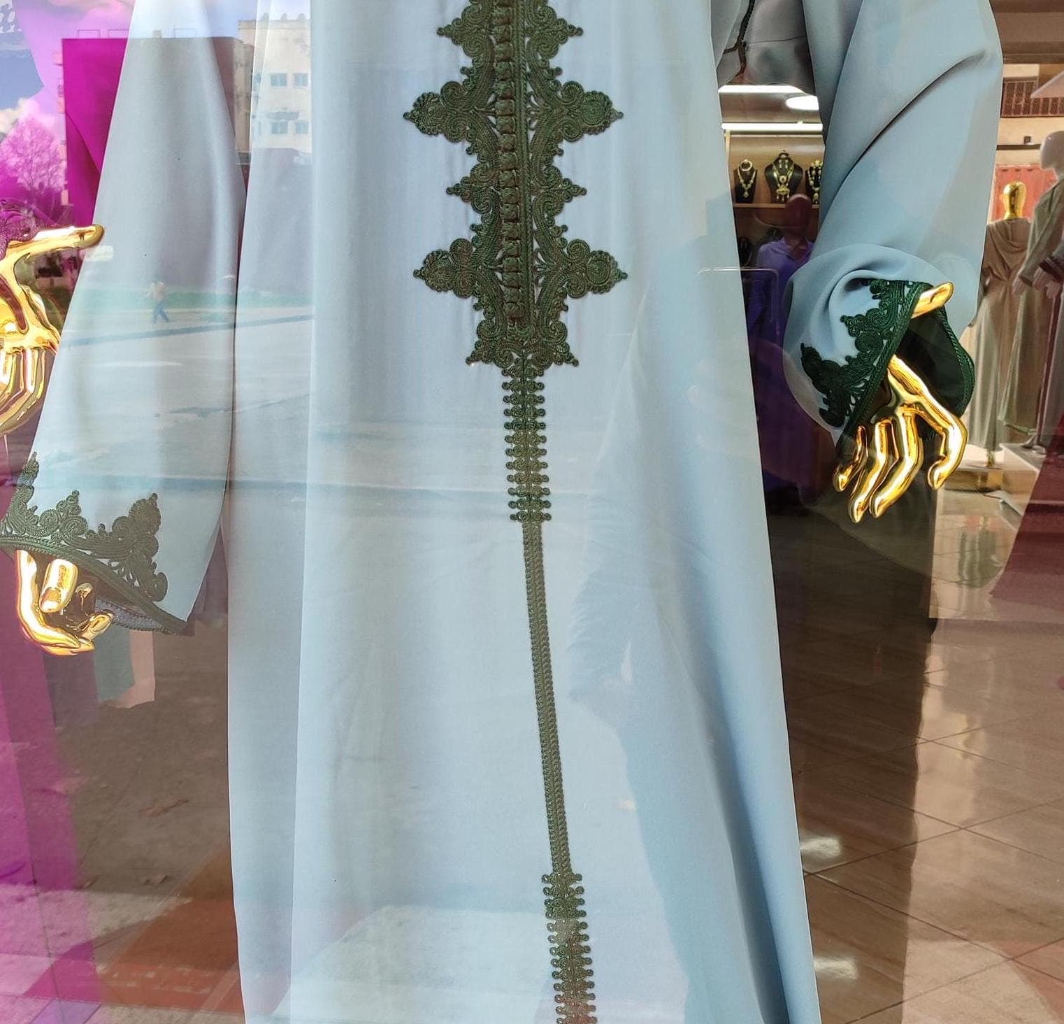 Celebrate Eid in style with this elegant Moroccan Djellaba, a sophisticated Ramadan dress designed for ultimate grace. Whether for Aid al-Fitr, a Nikah ceremony, or as a luxury maternity outfit, this embroidered gandoura is a timeless piece. A perfect blend of modesty and fashion, making it a great Arabic gift or trendy wardrobe addition.