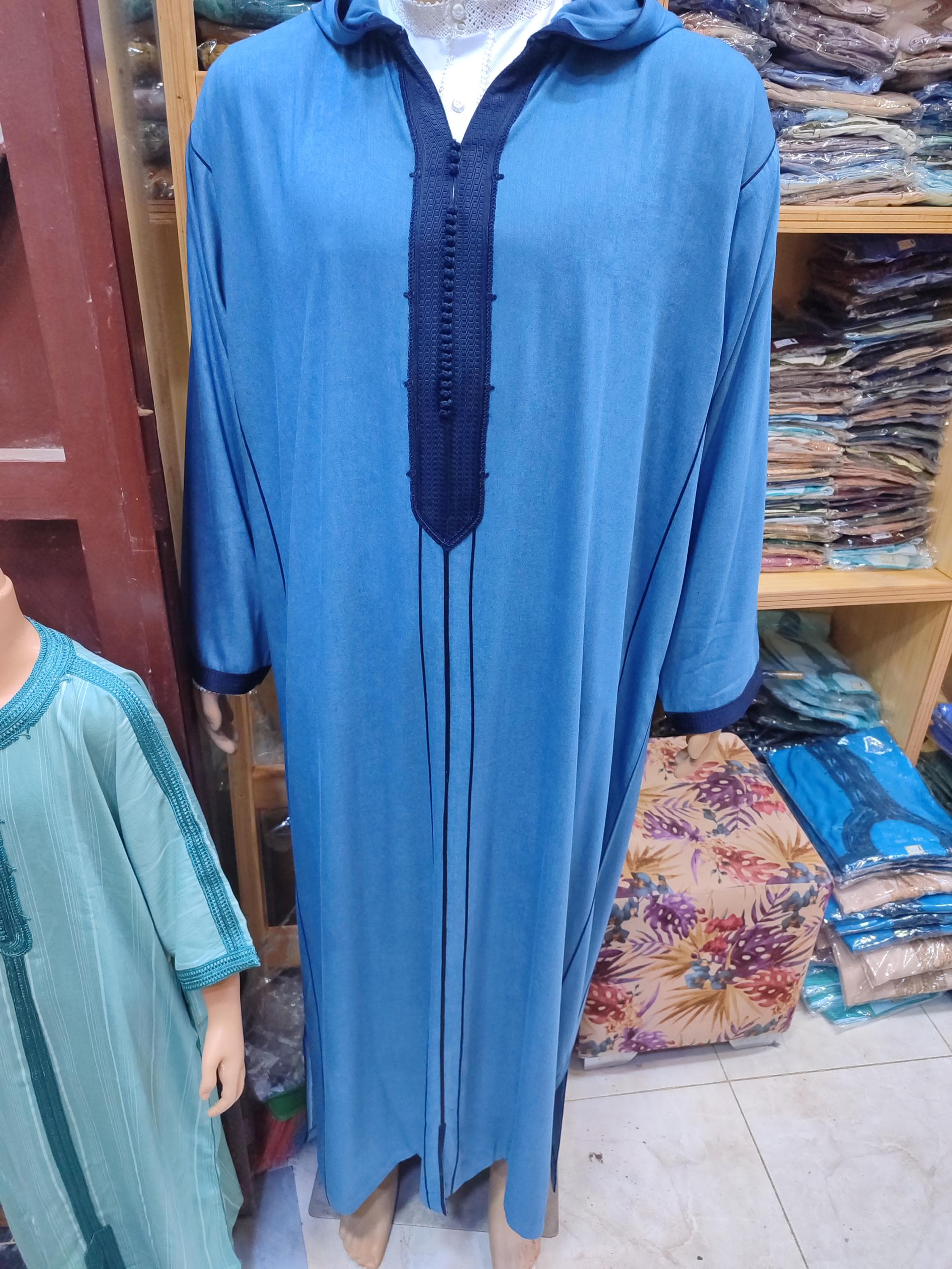 This djellaba chaude is the perfect companion for cold evenings and spiritual gatherings. Handmade with care, it’s a wool thobe jubba that captures the essence of the Berber djellaba and the practicality of a Moroccan hoodie. Whether for a kaftan for wedding, Friday prayers, or elegant daily wear, this jalabiya is tailored for men seeking modesty, warmth, and timeless Moroccan craftsmanship.