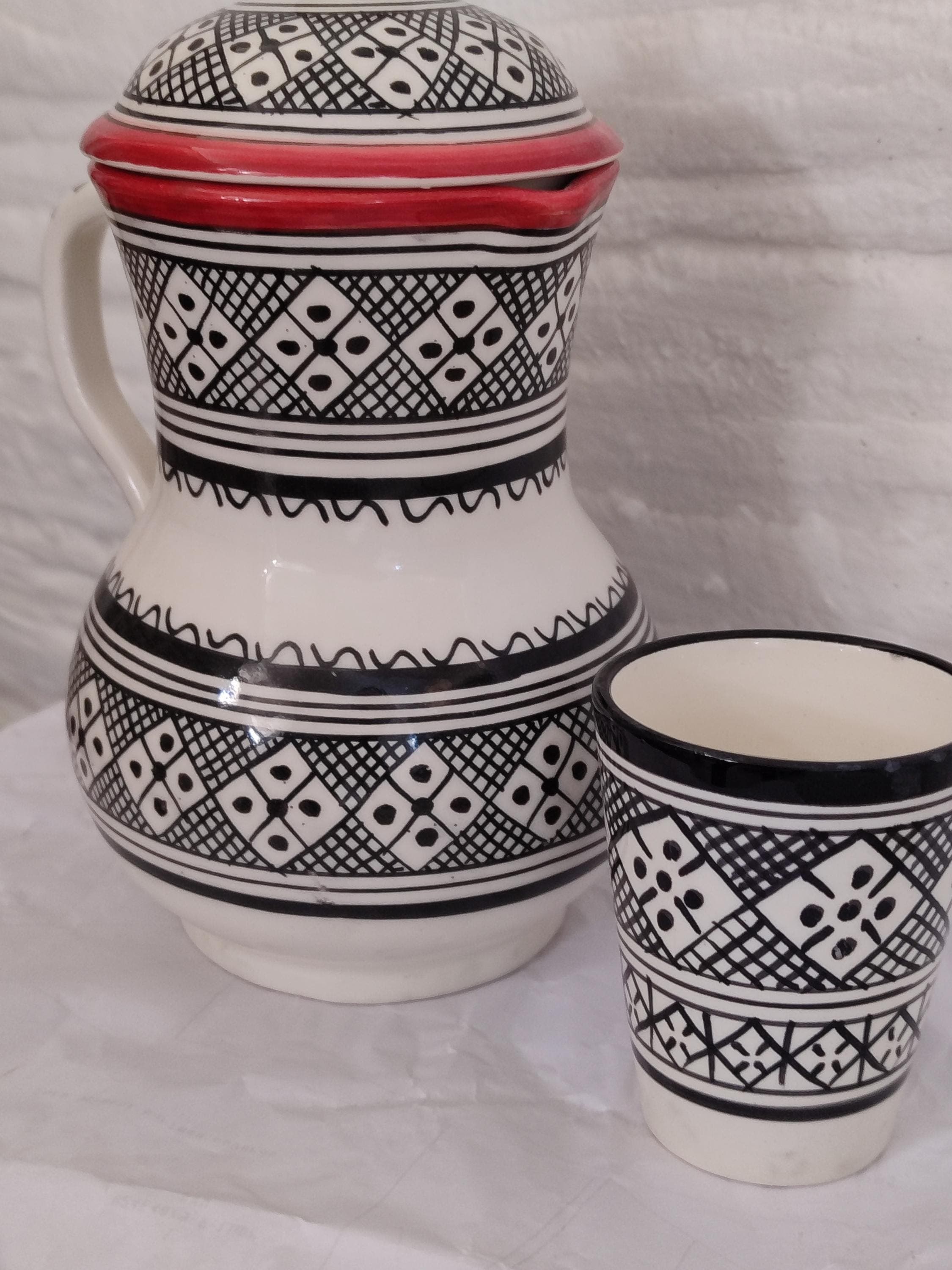 This ceramic carafe set is perfect for everyday use or gifting. Featuring a carafe with lid and cup, this handmade Moroccan water carafe set adds a traditional touch to any room. Ideal as a bedside water carafe or artisan decor, it’s crafted to blend beauty and practicality.