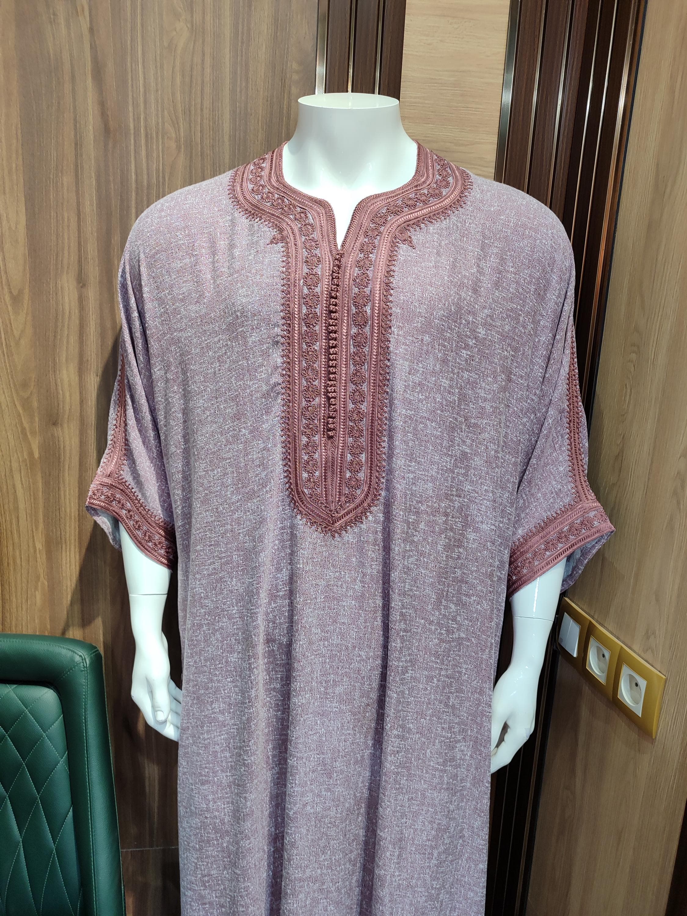 Our men's thobe represents the finest in Muslim clothing, crafted from high-quality breathable fabric. This Islamic prayer dress features a tailored fit with traditional jubbah styling, including subtle embroidery details. The ankle-length thawb design offers modest coverage while maintaining sophistication. Perfect for daily wear, mosque visits, or special occasions like Eid. This Muslim long kurta includes convenient side pockets and comes with matching prayer cap.