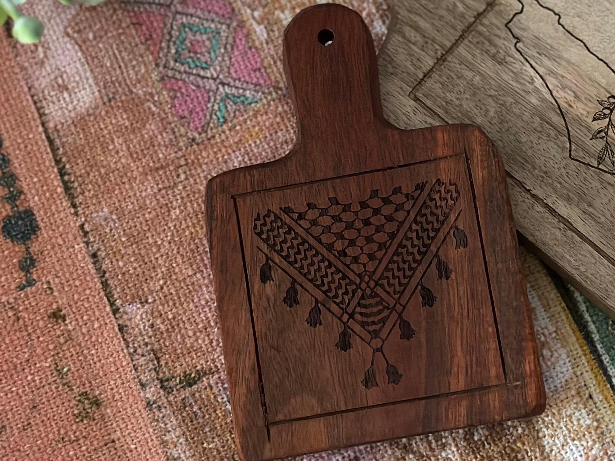Keffiyeh Tatreez Mini Cutting Board, Palestinian Decor, Map of Palestine, Tatreez Motive - image 3