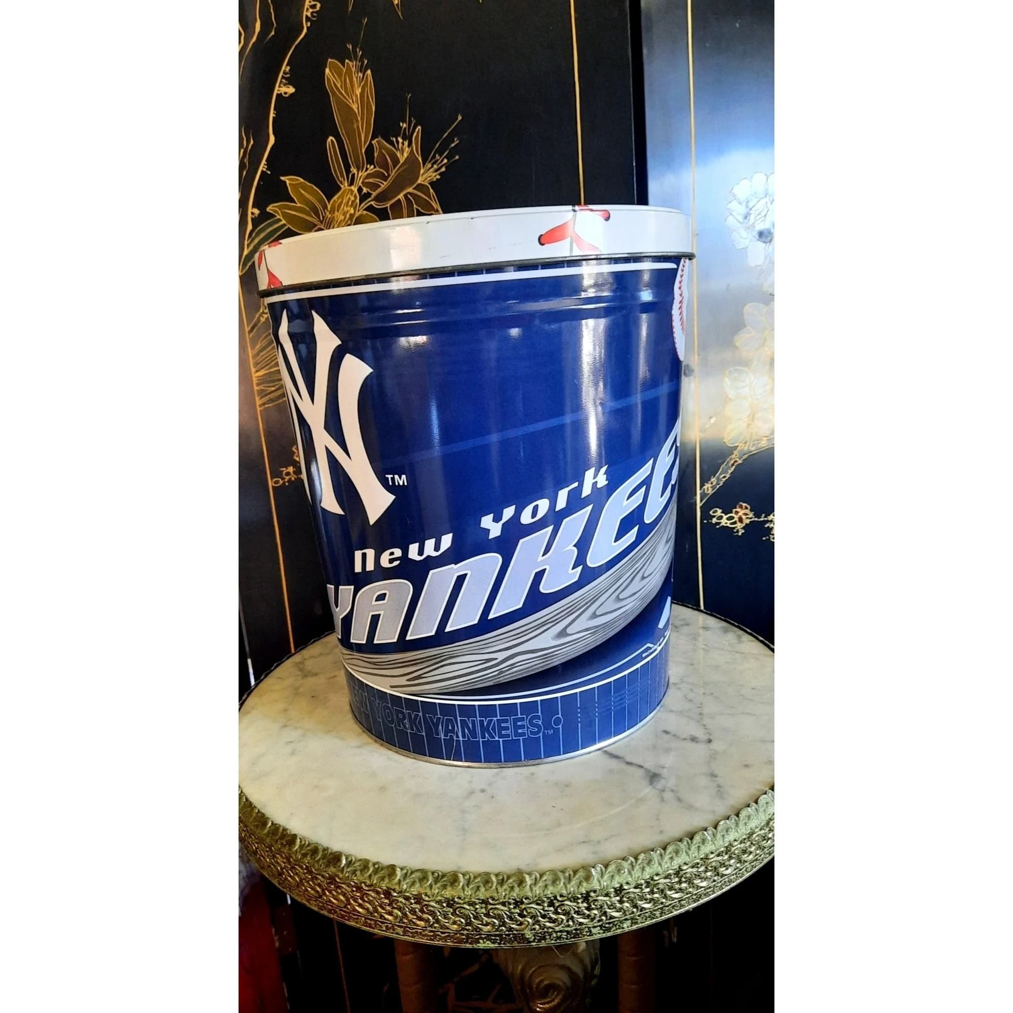 Wincraft 1994 NY Yankees Popcorn Baseball Lidded Tin Licensed Near Mint! - image 3