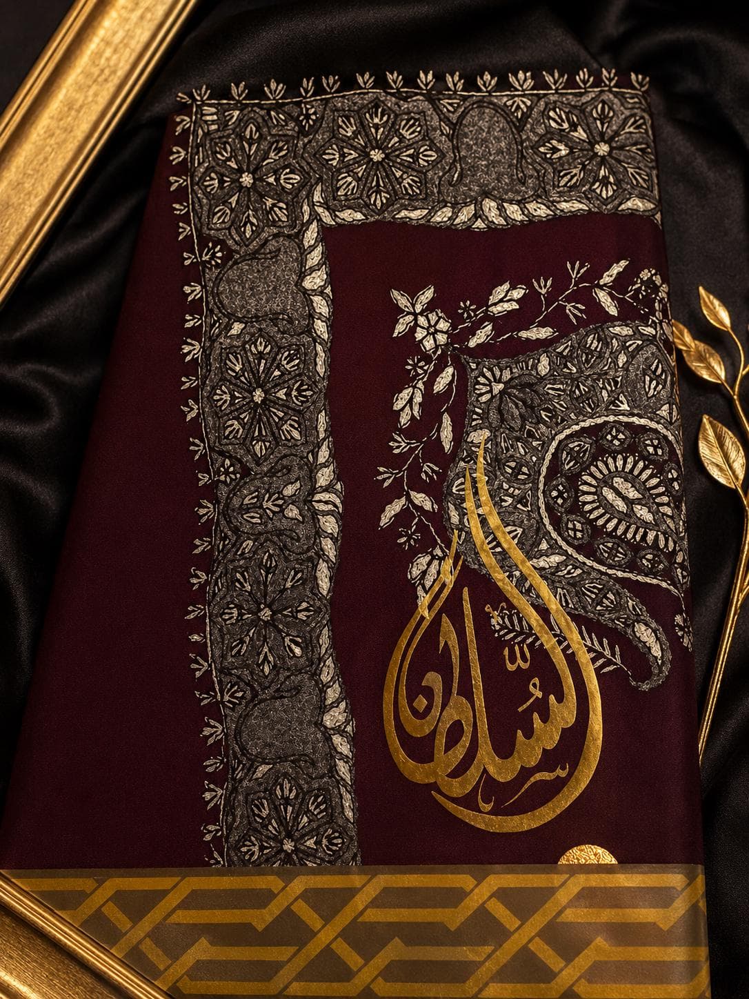 Burgundy Yemeni Shemagh | Arabian Keffiyeh Scarf | Traditional Islamic Headwear - image 3