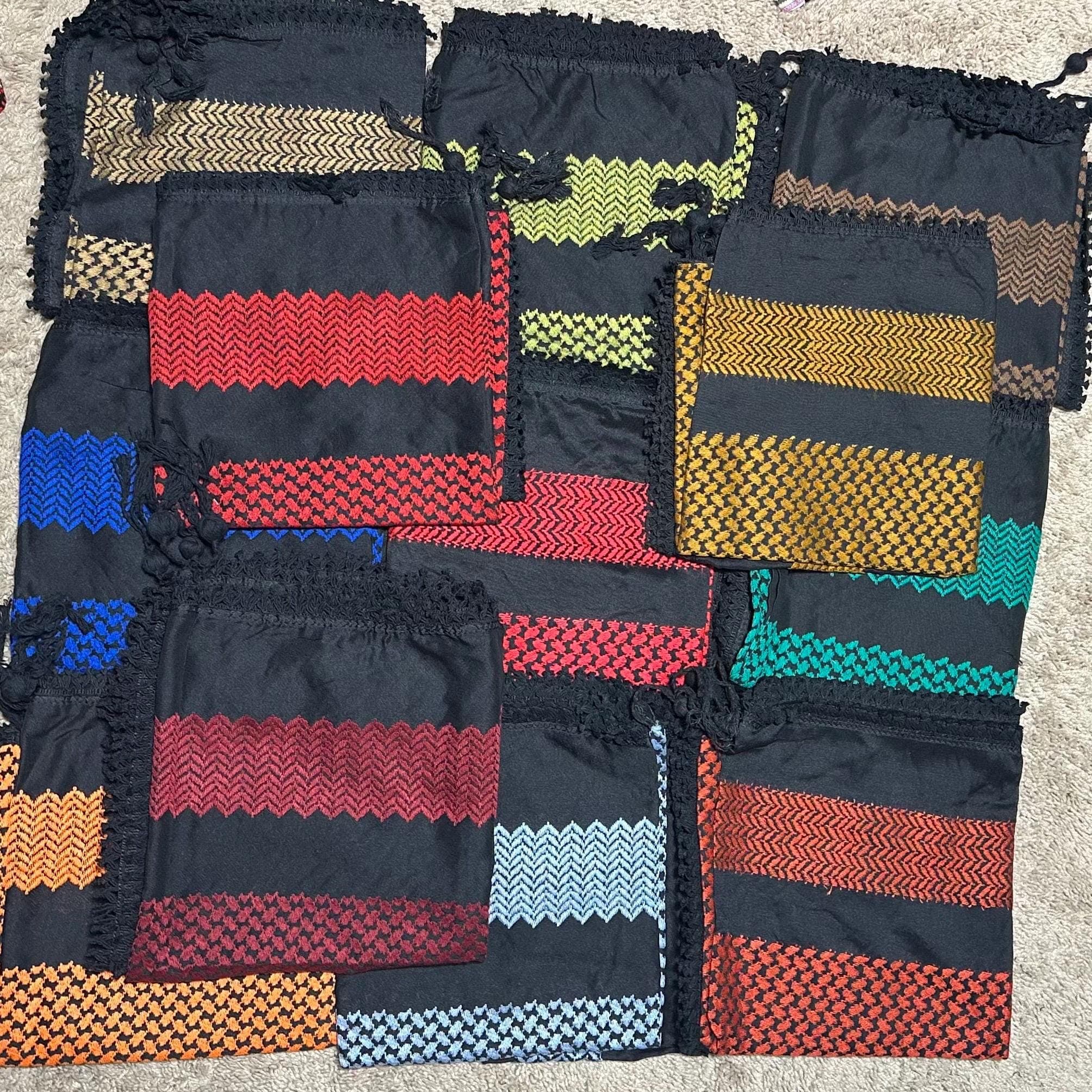 Traditional Keffiyeh Scarf: Jordanian Hattah Shemagh with Tassels