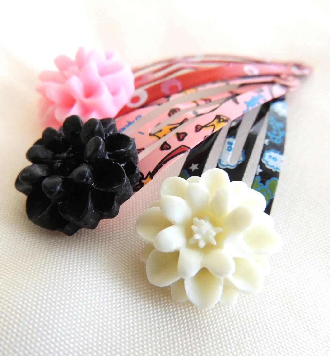 READY TO SHIP Mums on Printed Hair Clips set of 3, Snap clips, children baby hair accessories, Kawaii, New Year Birthday Party favor gift