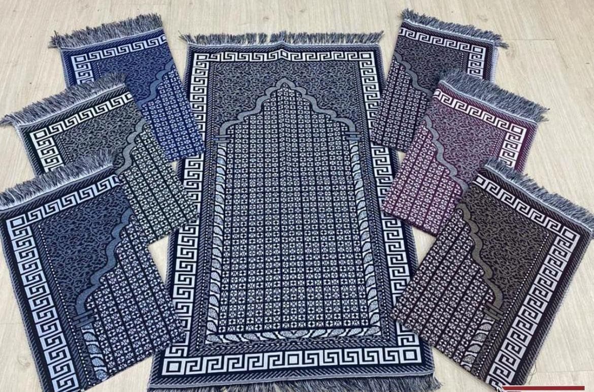 Quality Thin Prayer Mat, Rug, Janamaz, Salat Mat Bab Al Kaba Design for Adults - image 3