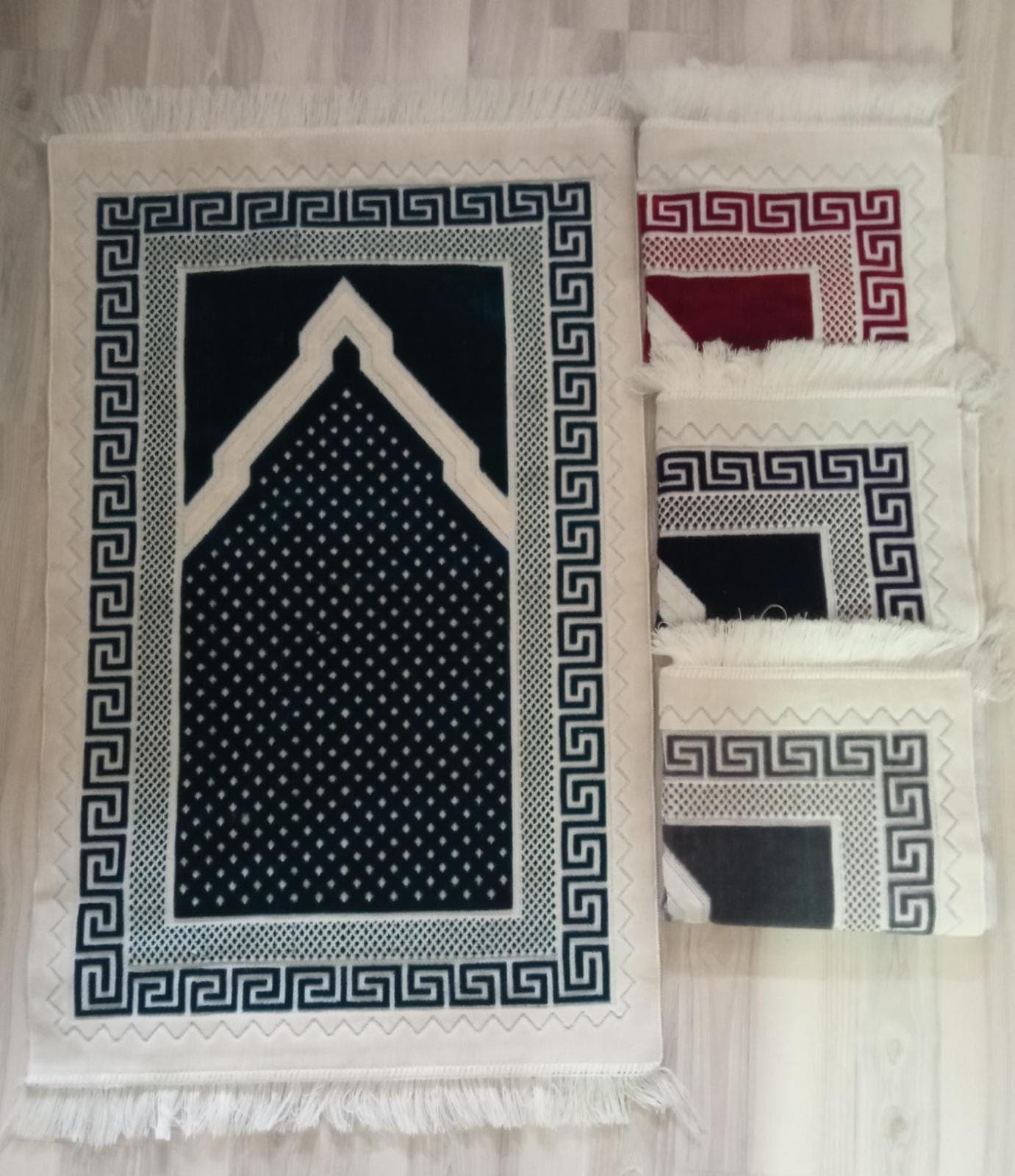 Quality Islamic  prayer mat, rug, janamaz, Salat mat different colours