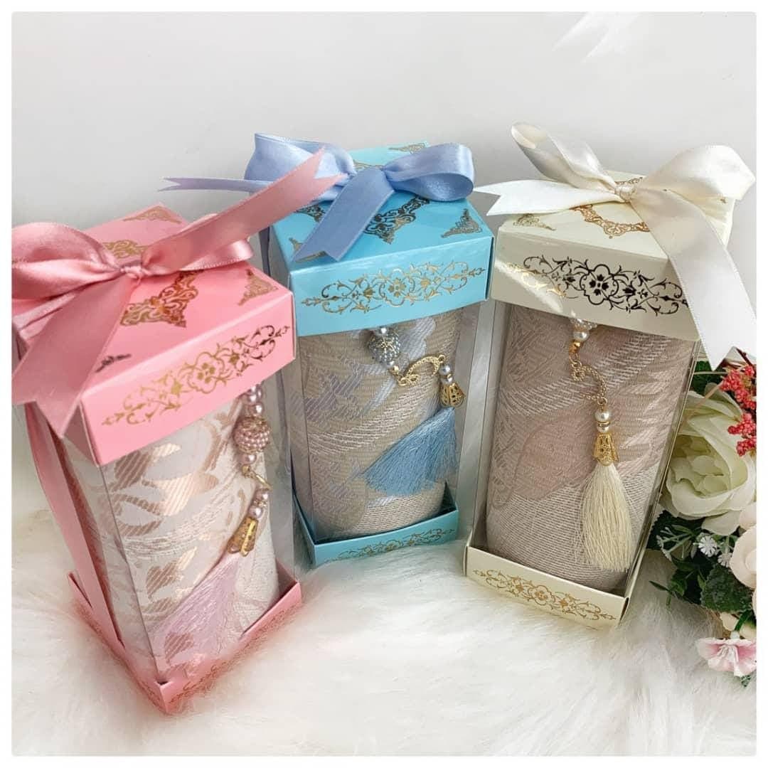 Ideal Gift plastic Box w Prayer Mat rugs Janamaz and Tasbeeh nice colours