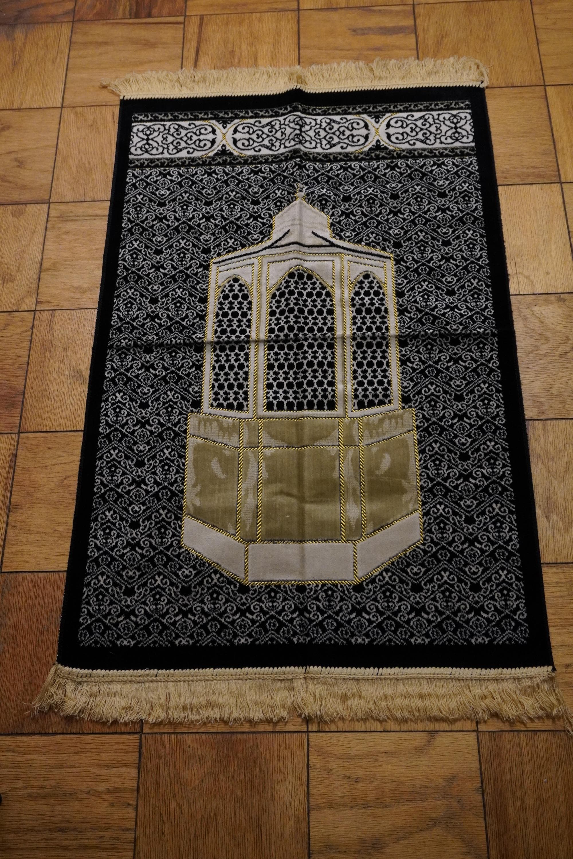 Lightweight Turkish Prayer Mat - Makkah Edition - image 5