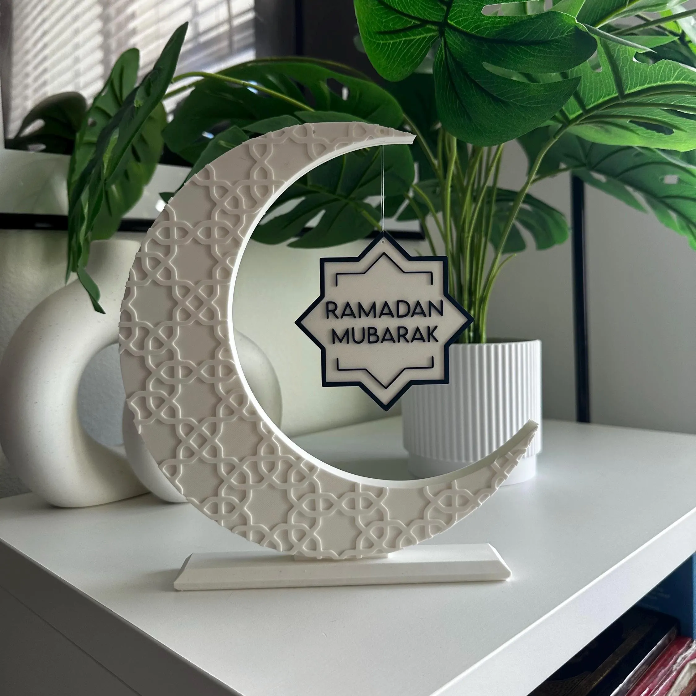 Ramadan Mubarak Crescent Moon Decor | Islamic Tabletop Decoration | Muslim Home Accent | Eid Ramadan Gift | 3D Printed Sign